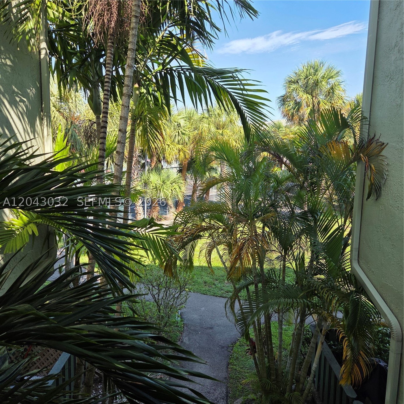 SUN AND LAKE CONDO - Residential