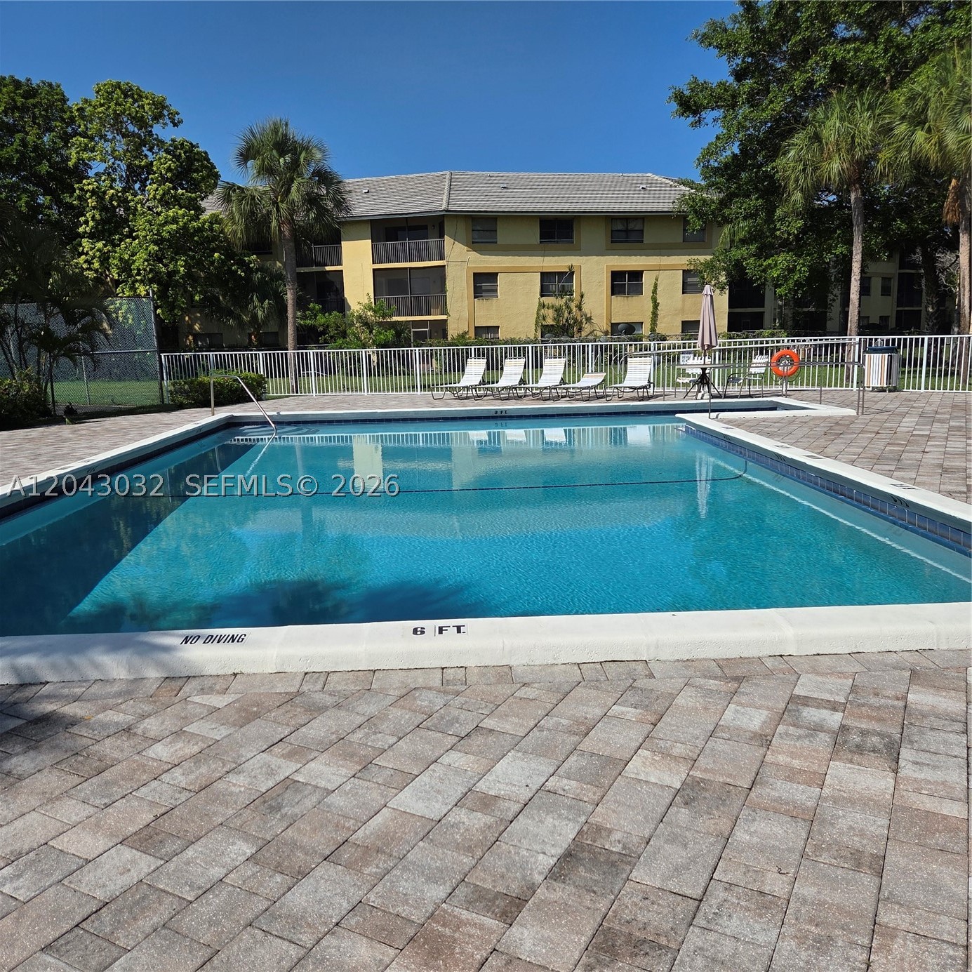 SUN AND LAKE CONDO - Residential