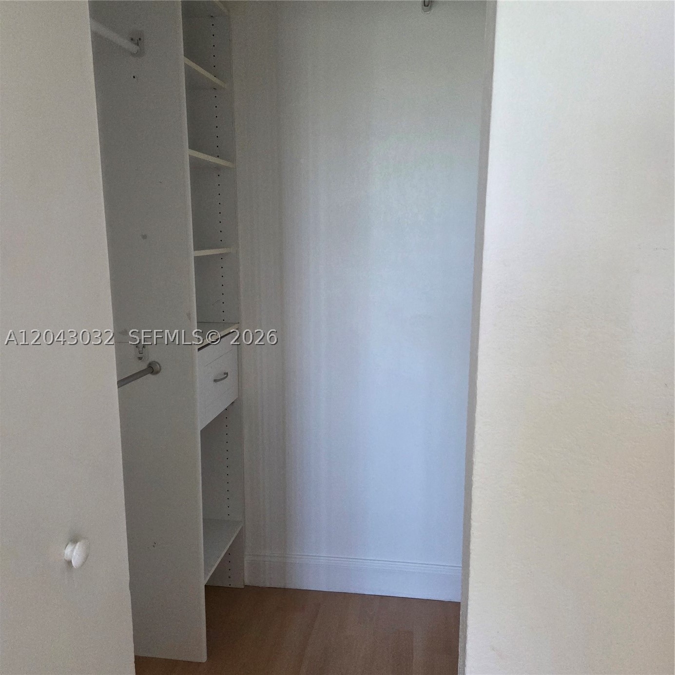 SUN AND LAKE CONDO - Residential