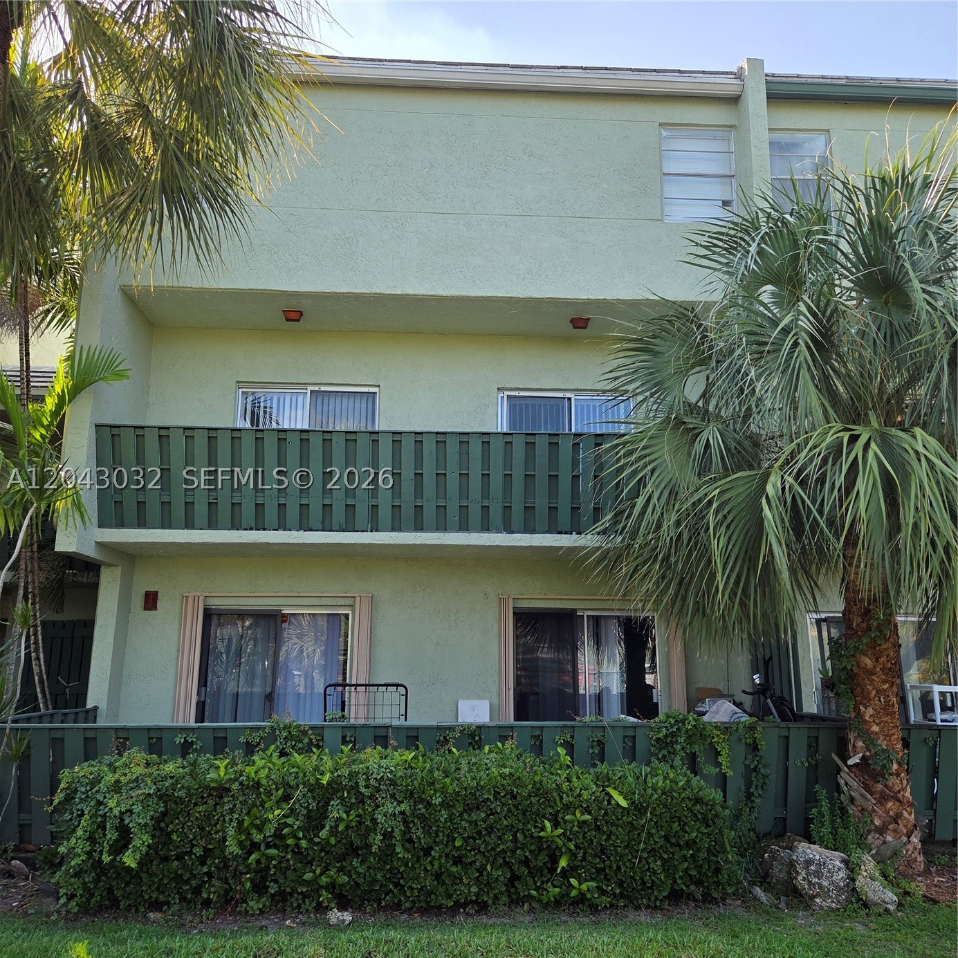 SUN AND LAKE CONDO - Residential