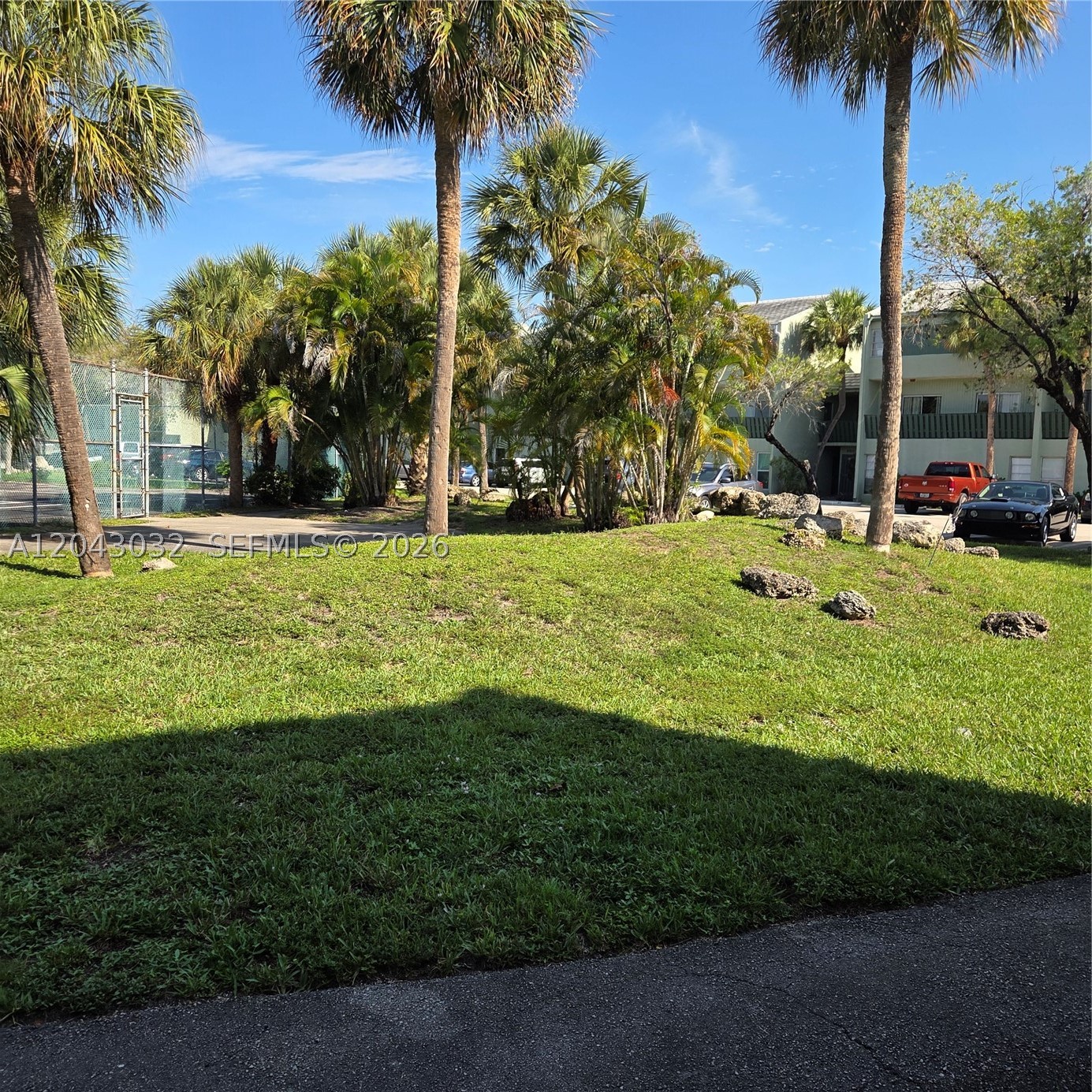 SUN AND LAKE CONDO - Residential