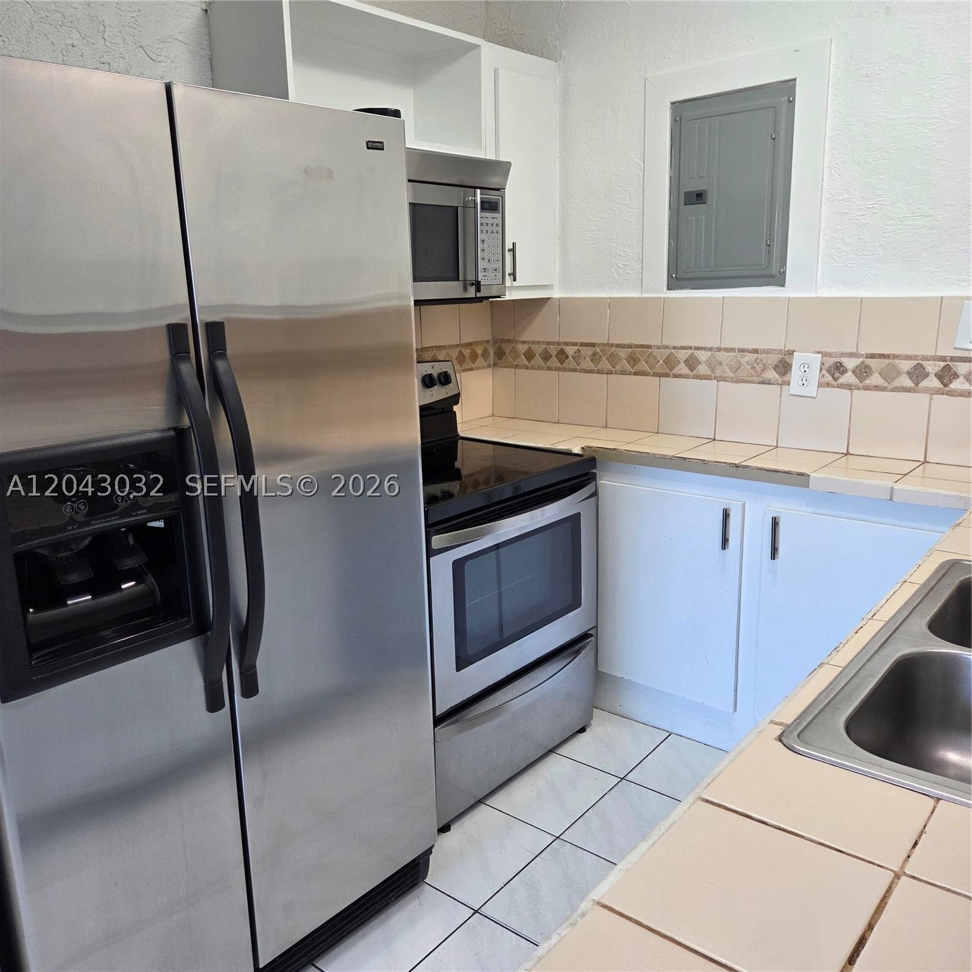 SUN AND LAKE CONDO - Residential