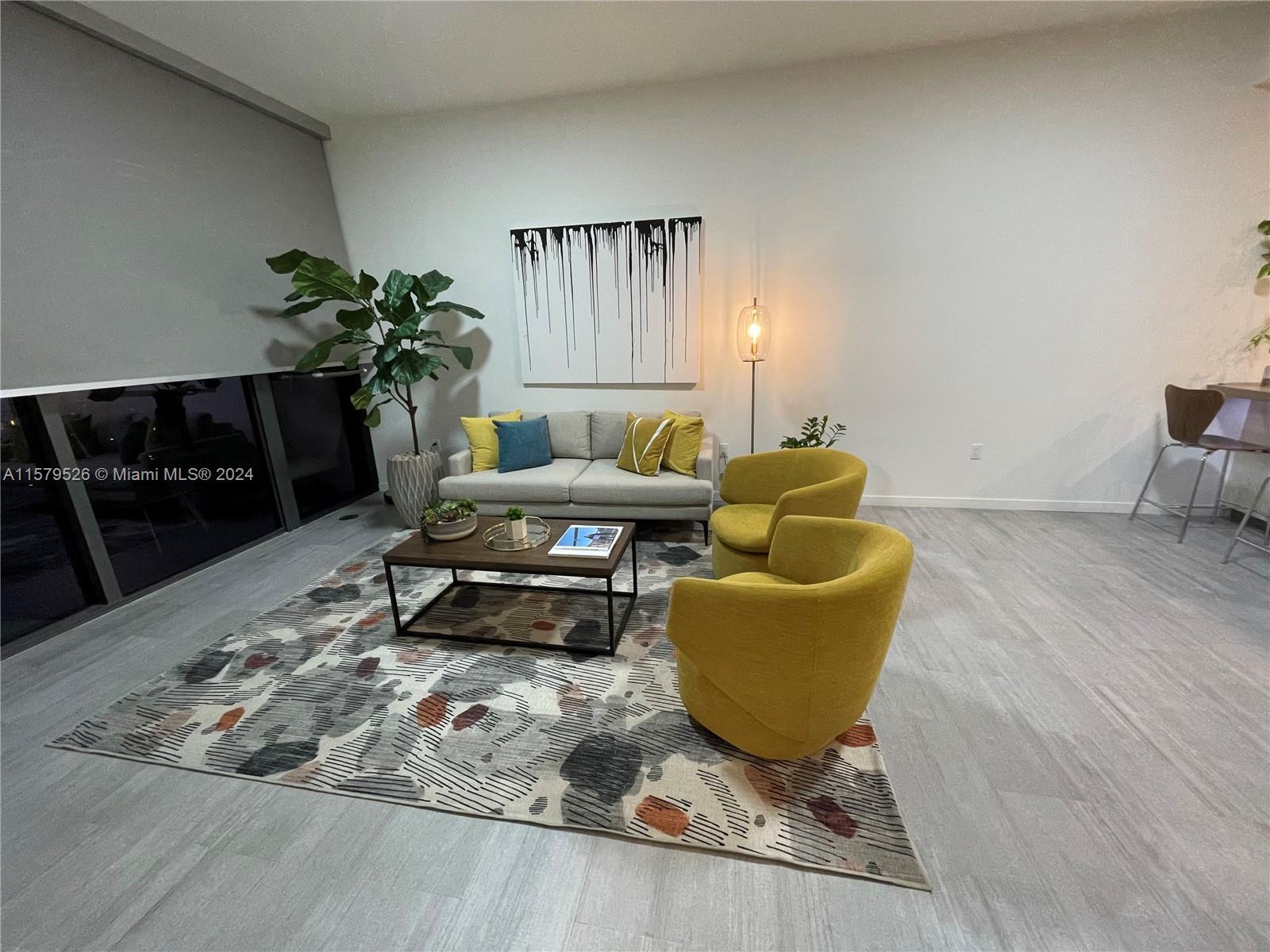 Fantastic unit with tall ceilings in the most in demand building in Miami, perfect for an investor