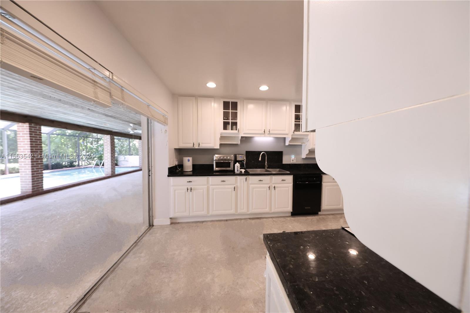 ROCK LAKE - Residential