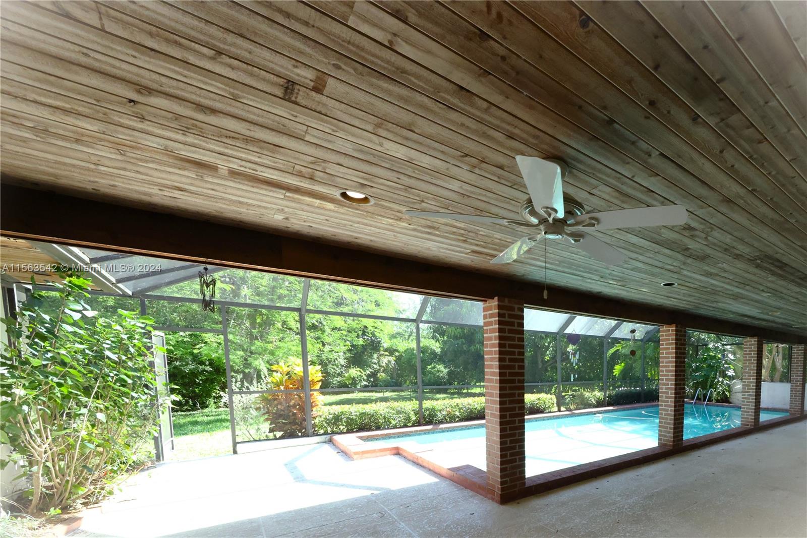 ROCK LAKE - Residential
