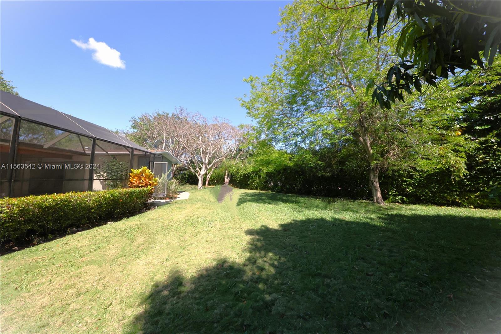 ROCK LAKE - Residential