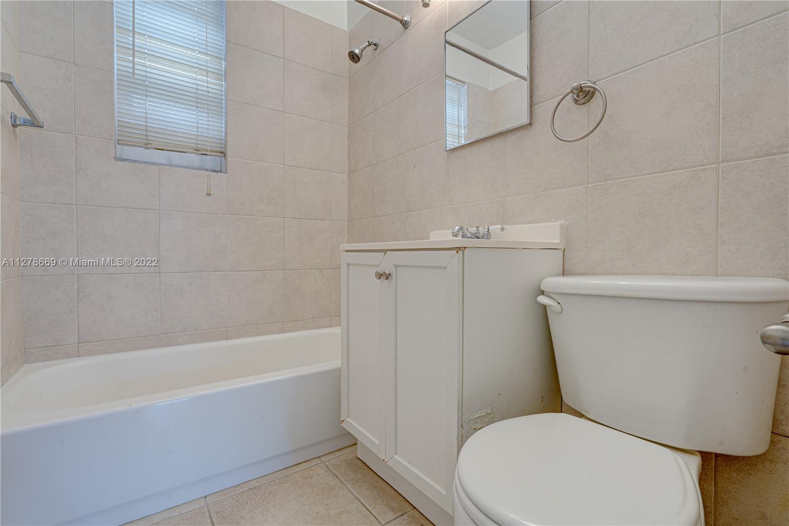 BISCAYNE BCH SUB - Residential Lease