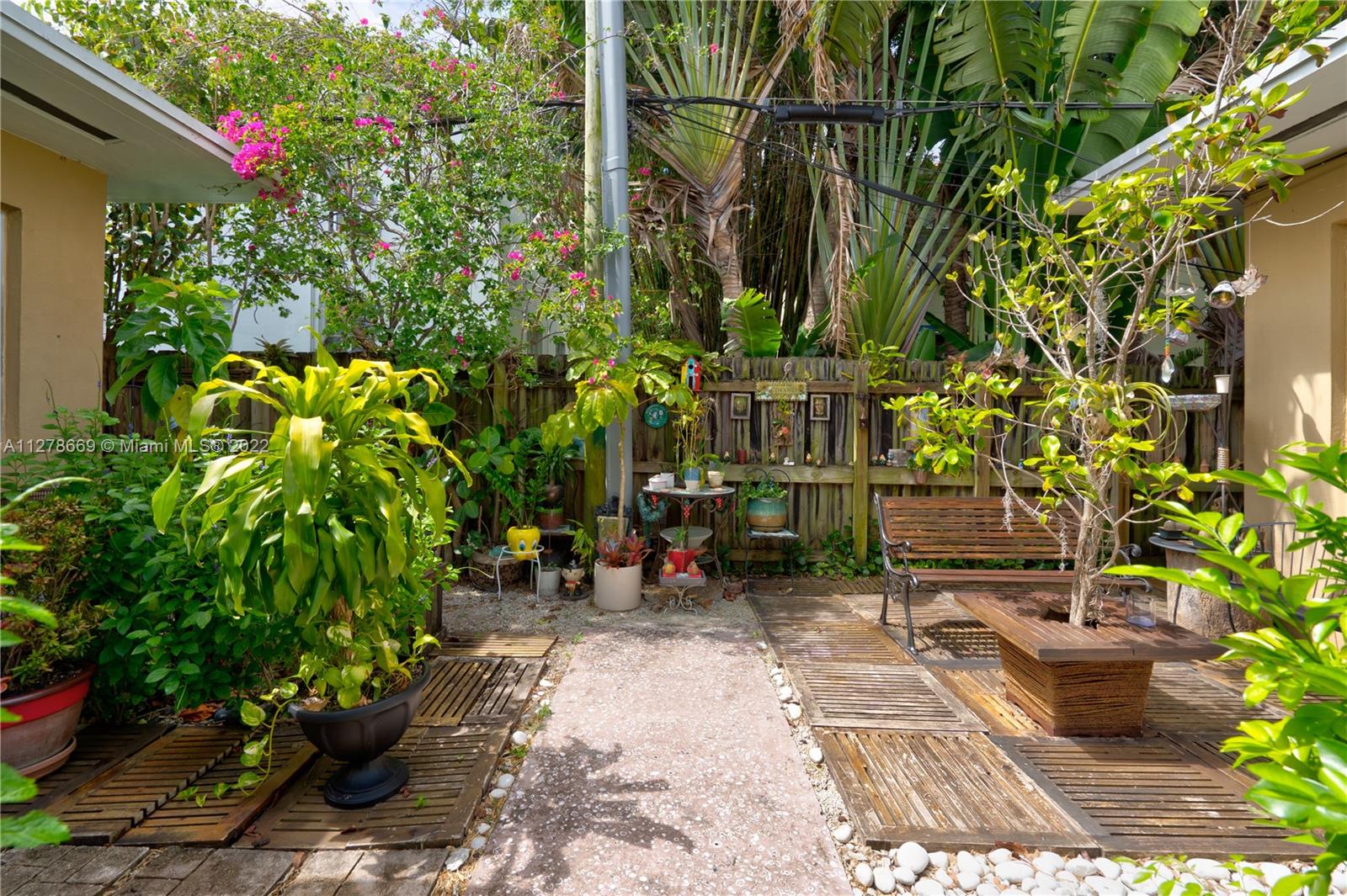 BISCAYNE BCH SUB - Residential Lease