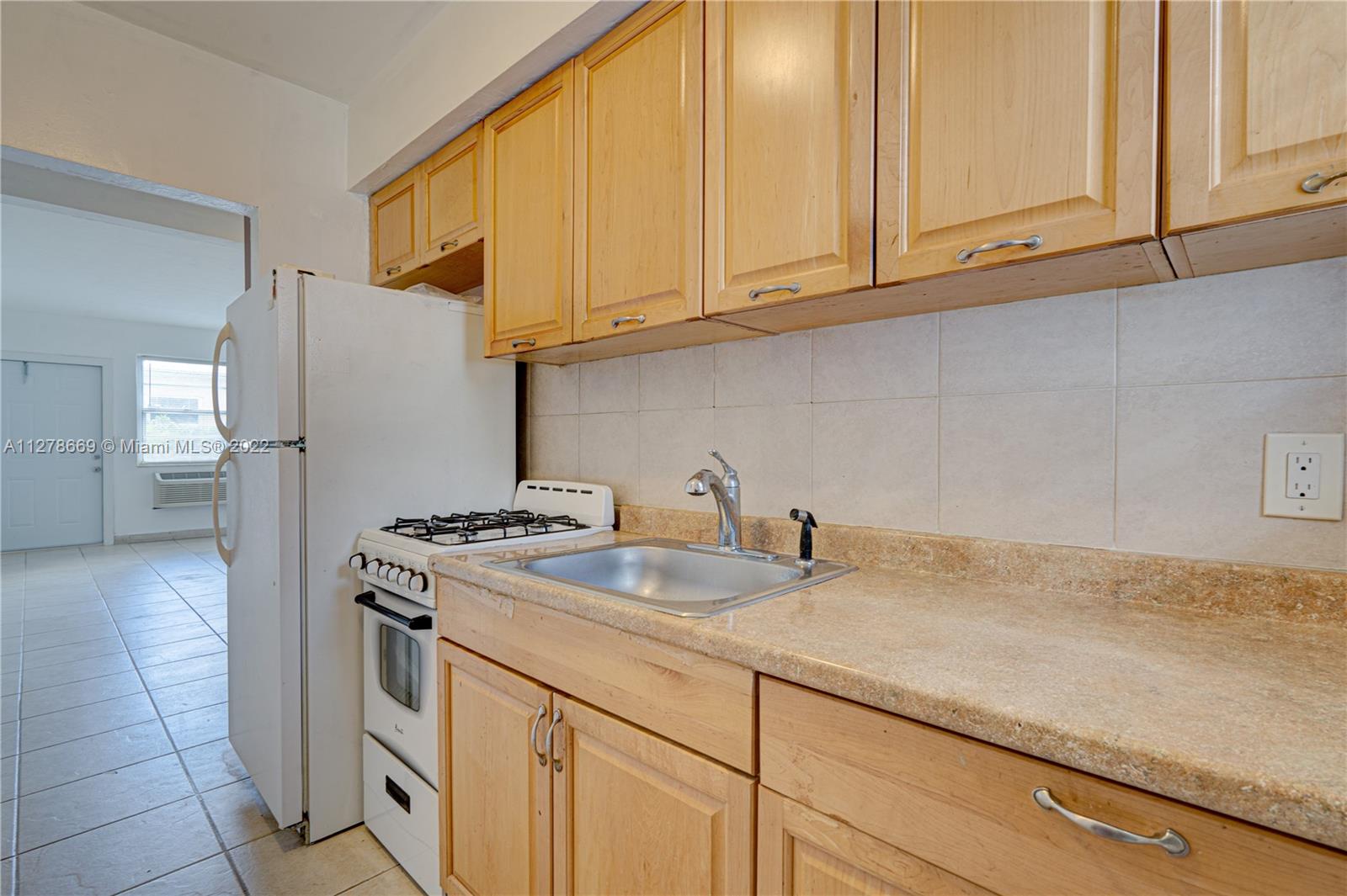 BISCAYNE BCH SUB - Residential Lease