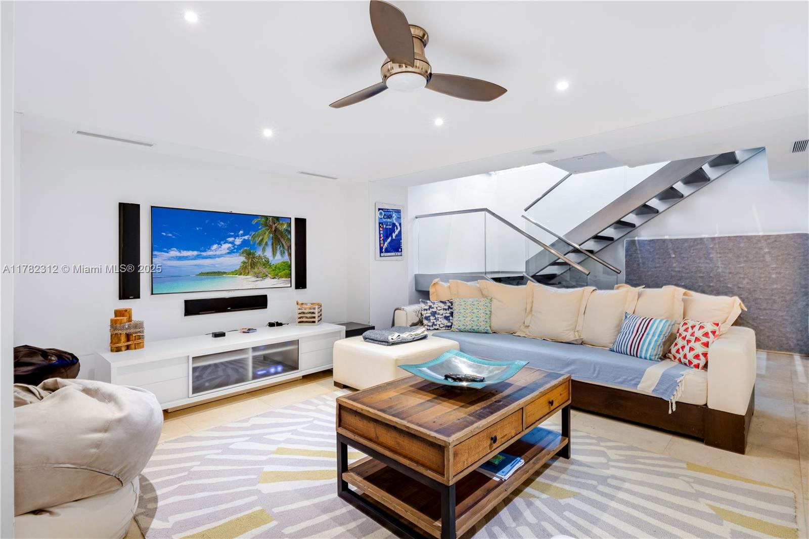MASHTA ISLAND A REPLAT OF - Residential