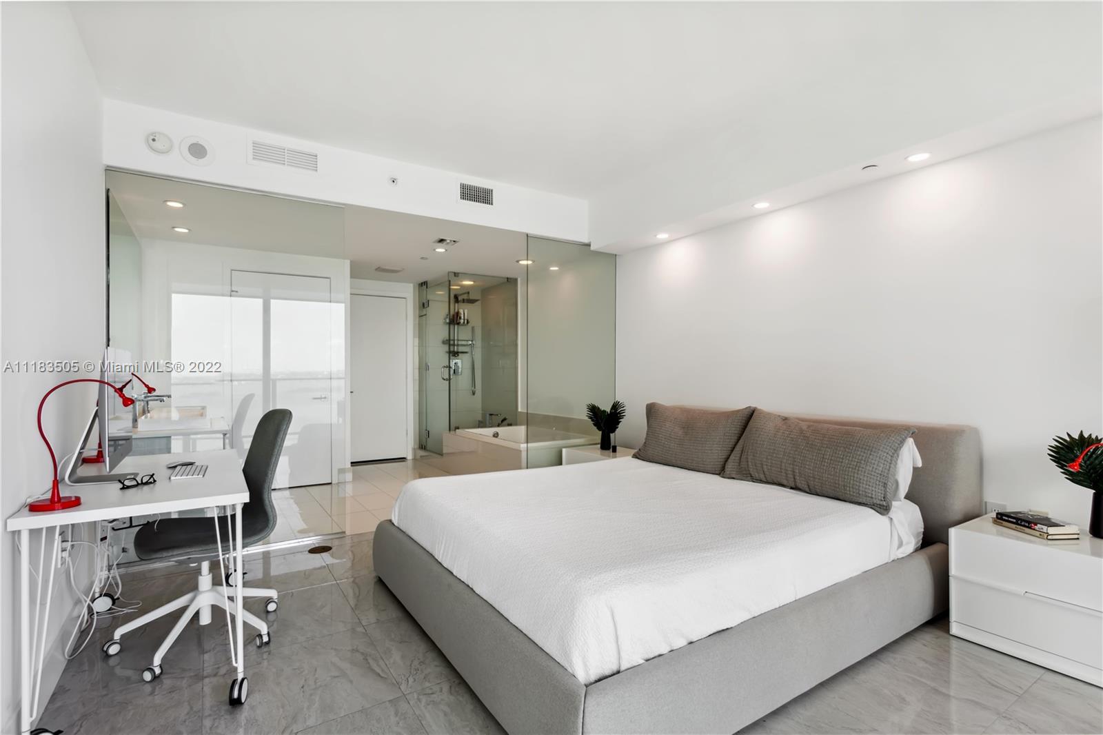 PARAISO BAY CONDO - Residential