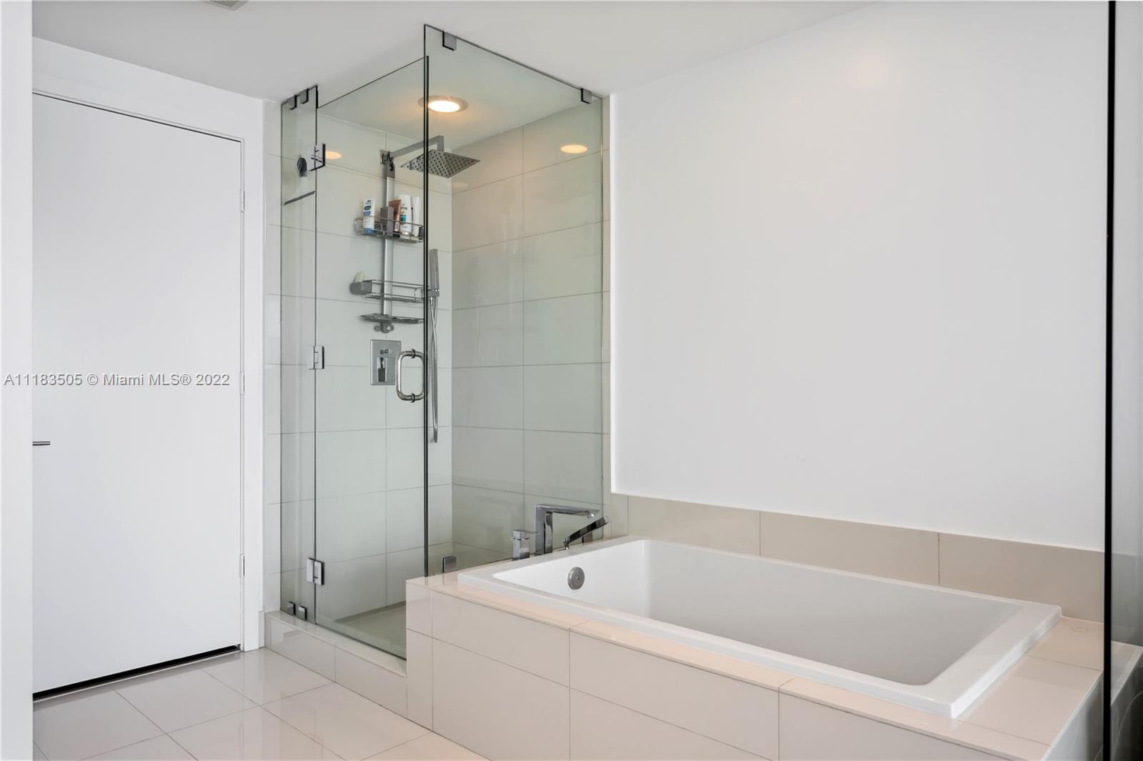 PARAISO BAY CONDO - Residential