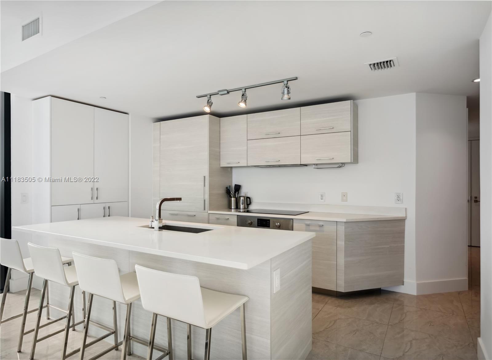 PARAISO BAY CONDO - Residential