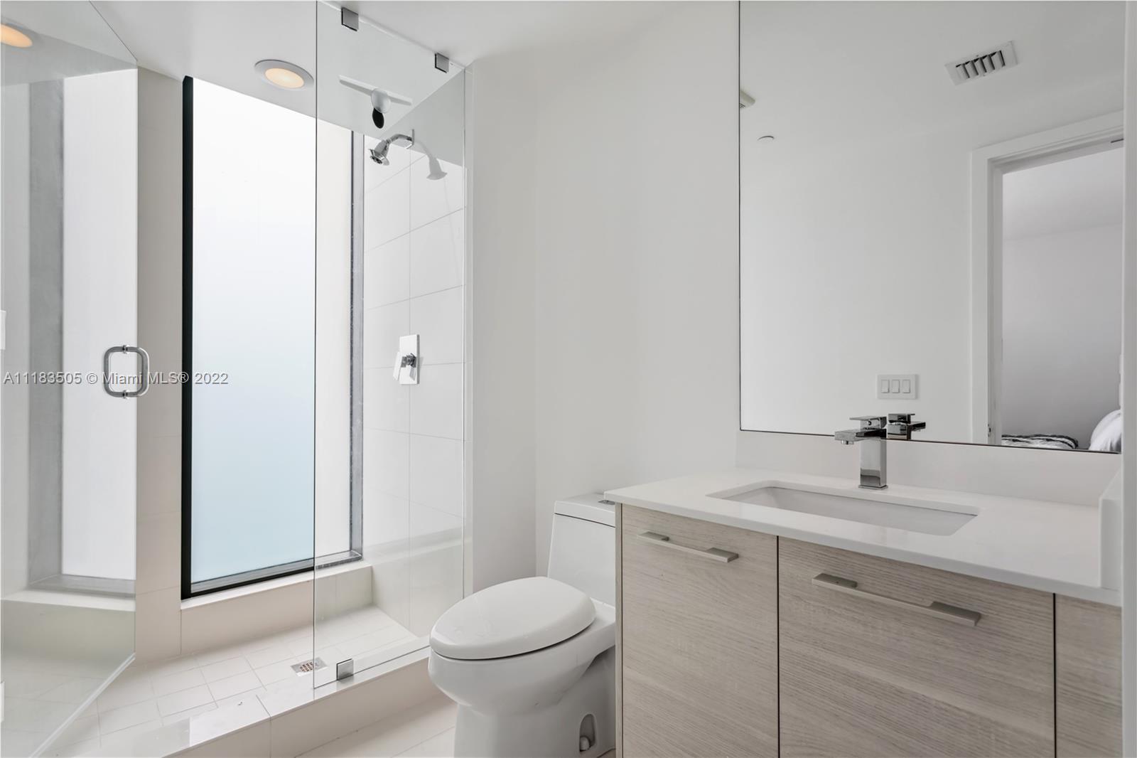 PARAISO BAY CONDO - Residential