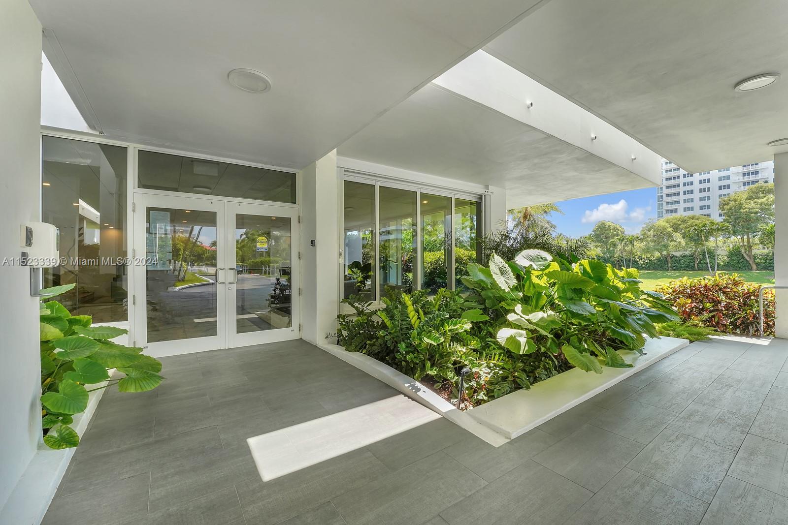 KEY BISCAYNE COMMODORE CL - Residential Lease