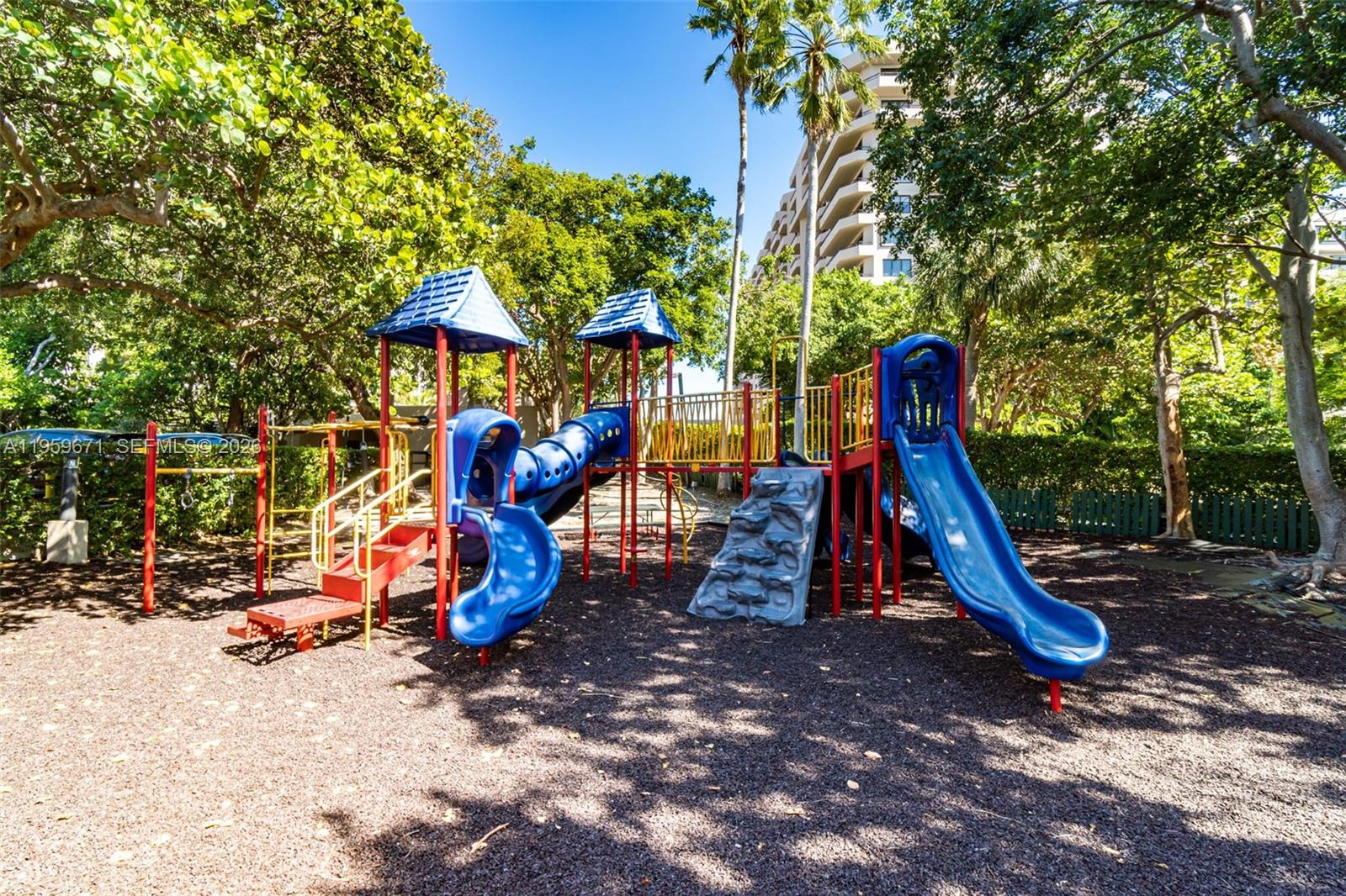 THE EMERALDBAY @ KEY COLO - Residential