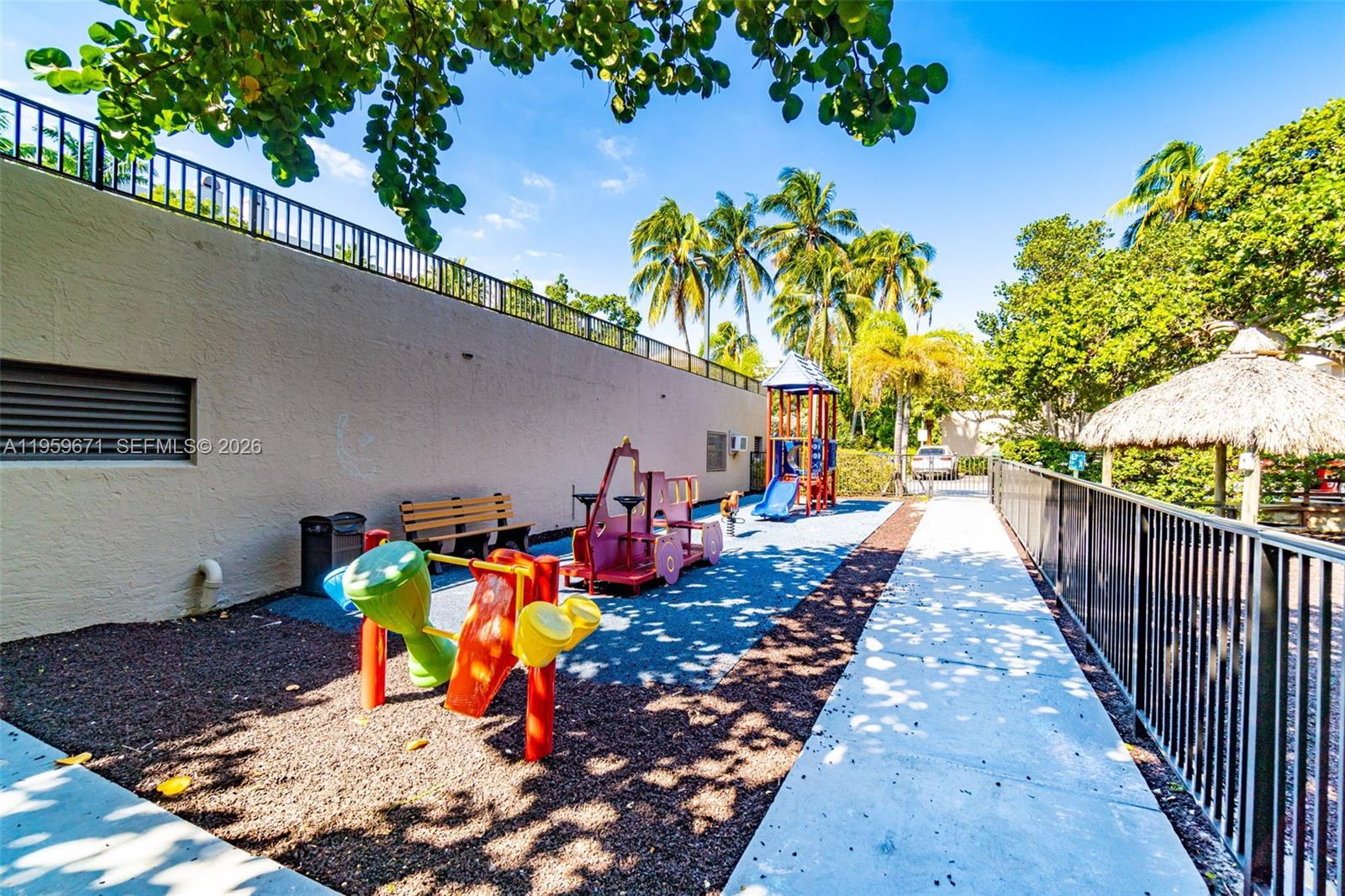 THE EMERALDBAY @ KEY COLO - Residential