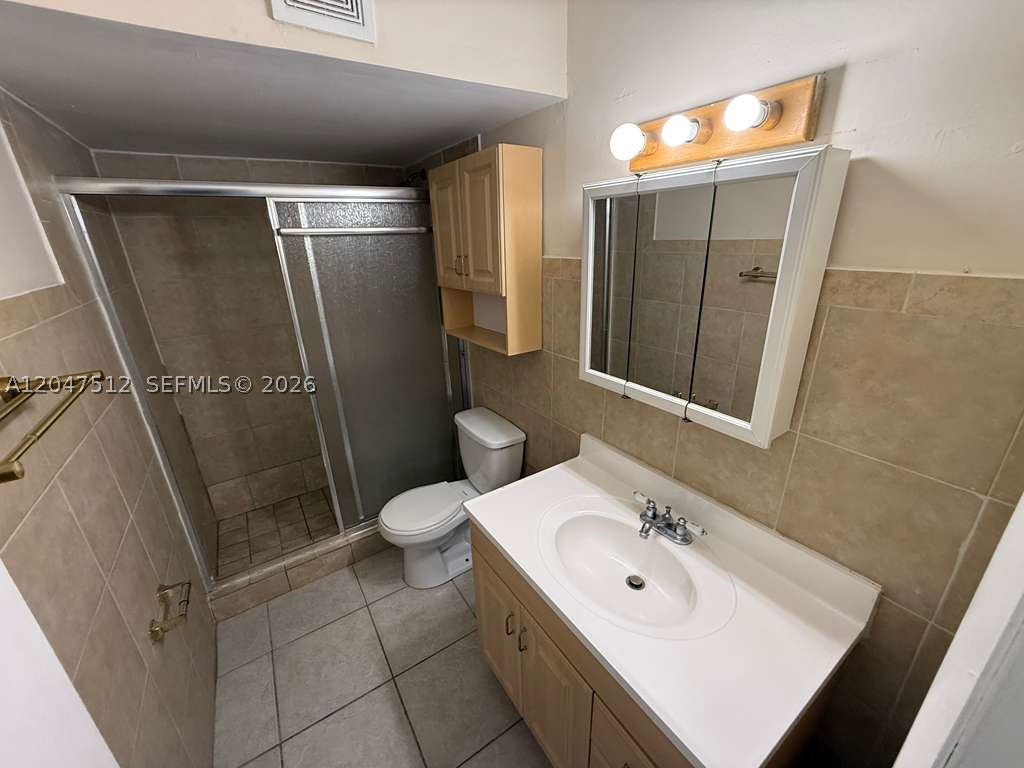 LANCASTER CONDO - Residential Lease