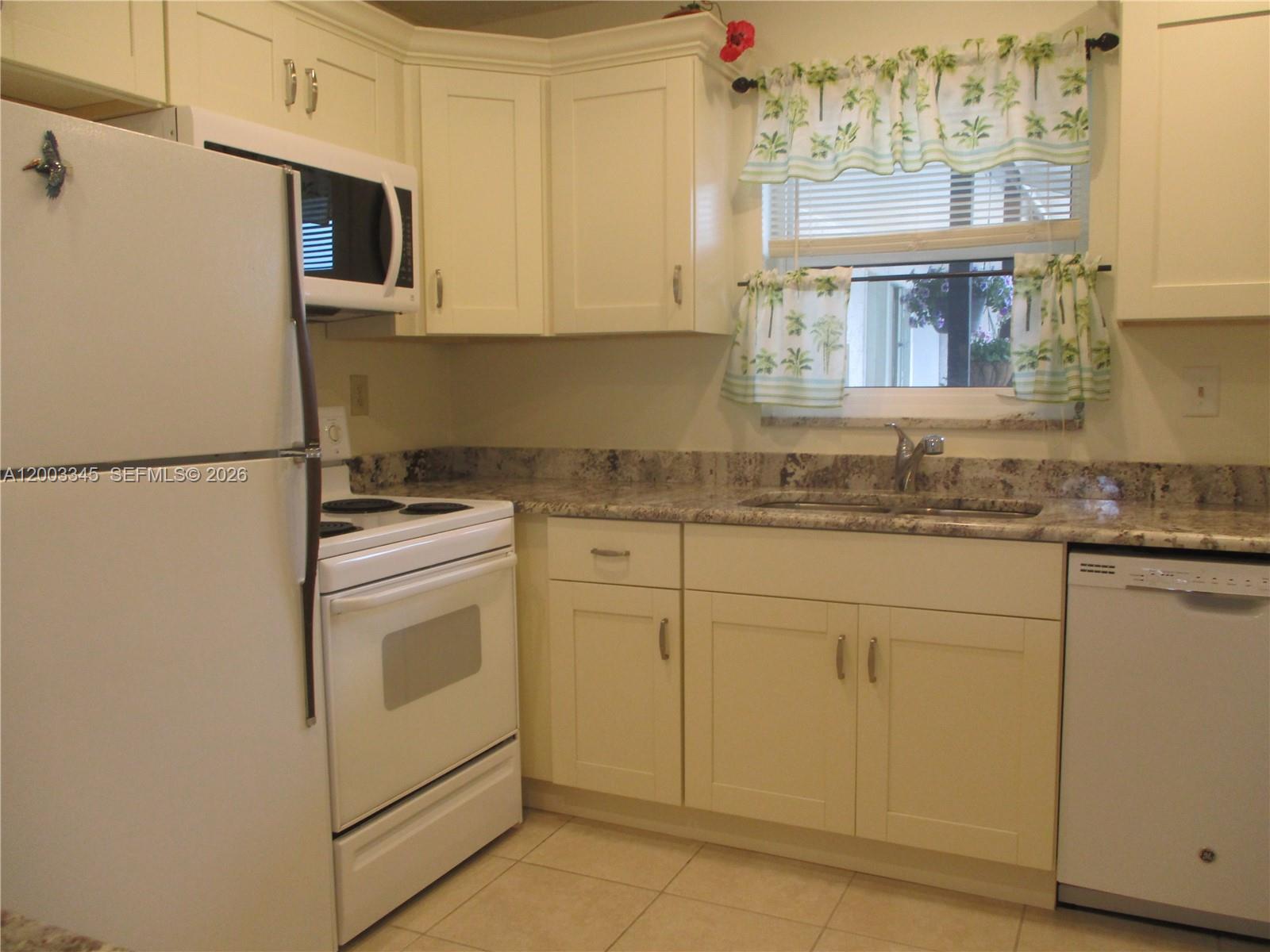 TWIN LAKES SOUTH & TOWN V - Residential