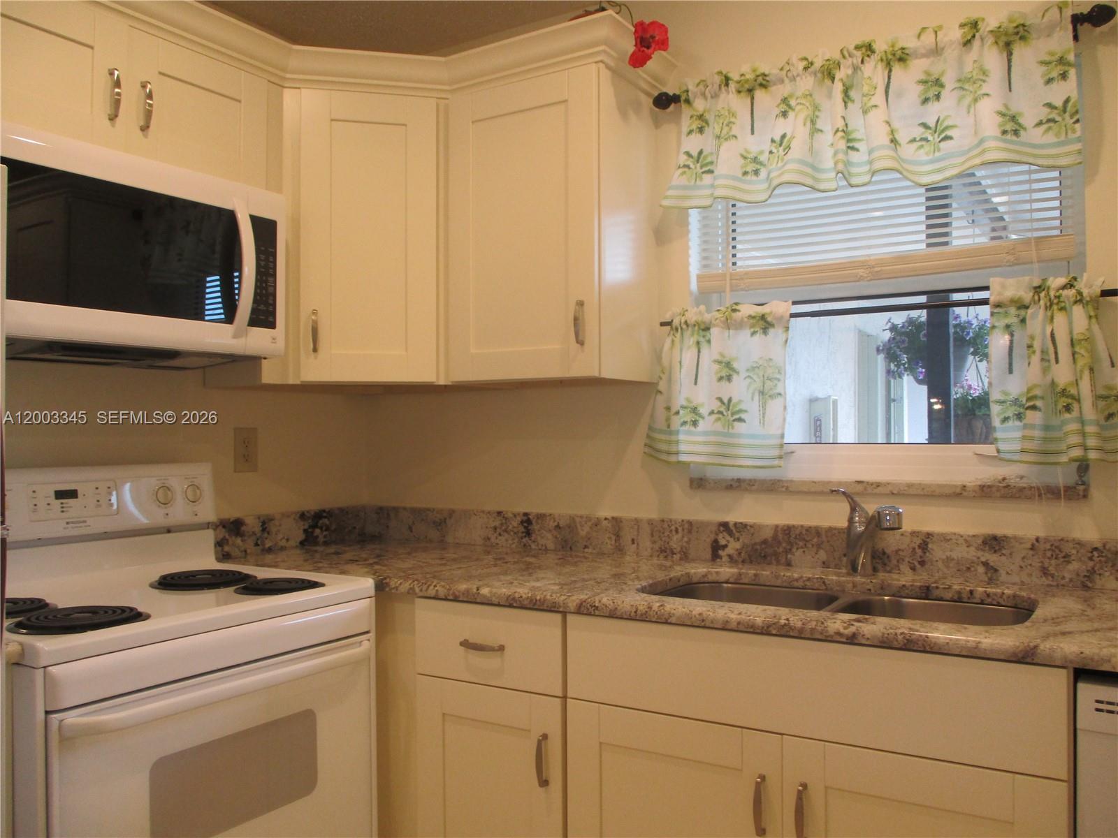 TWIN LAKES SOUTH & TOWN V - Residential