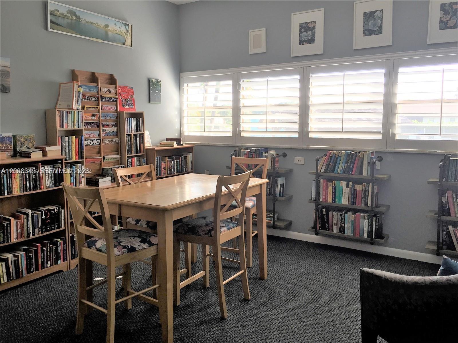 TWIN LAKES SOUTH & TOWN V - Residential