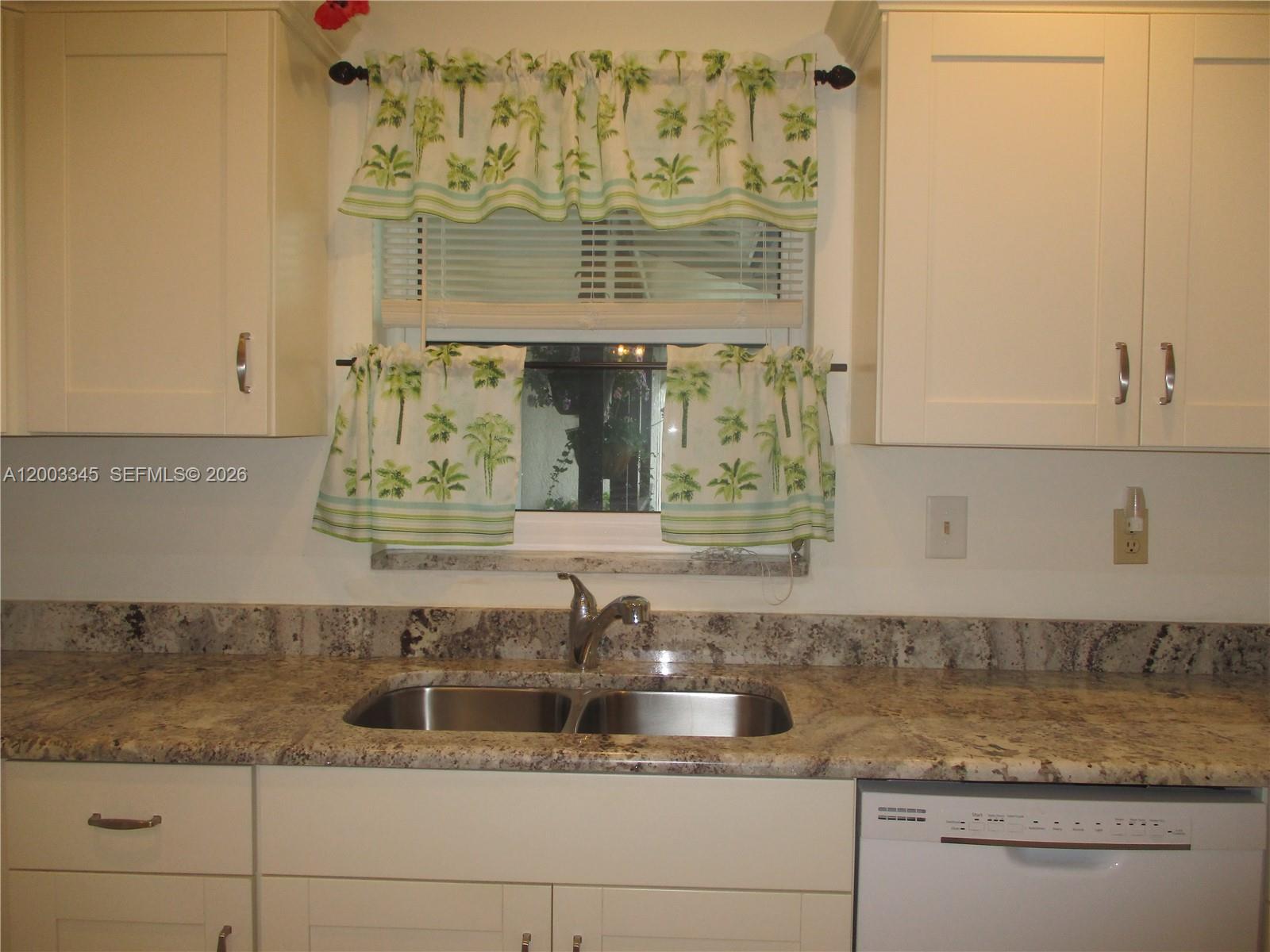 TWIN LAKES SOUTH & TOWN V - Residential