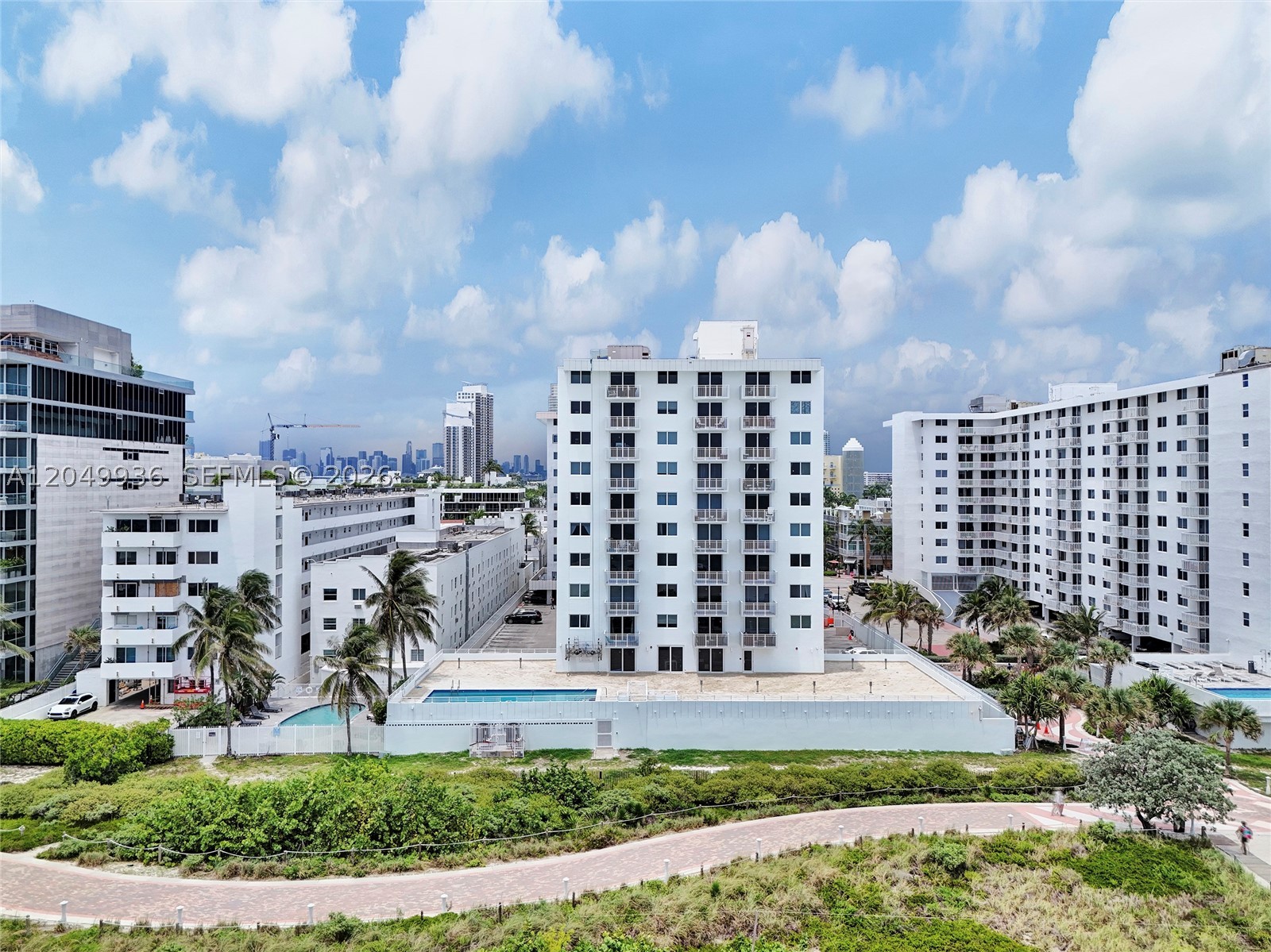 THE PRESIDENTIAL CONDO - Residential