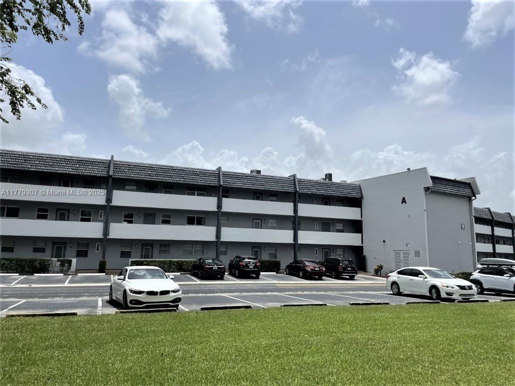 ORIOLE GOLF & TENNIS CLUB - Residential