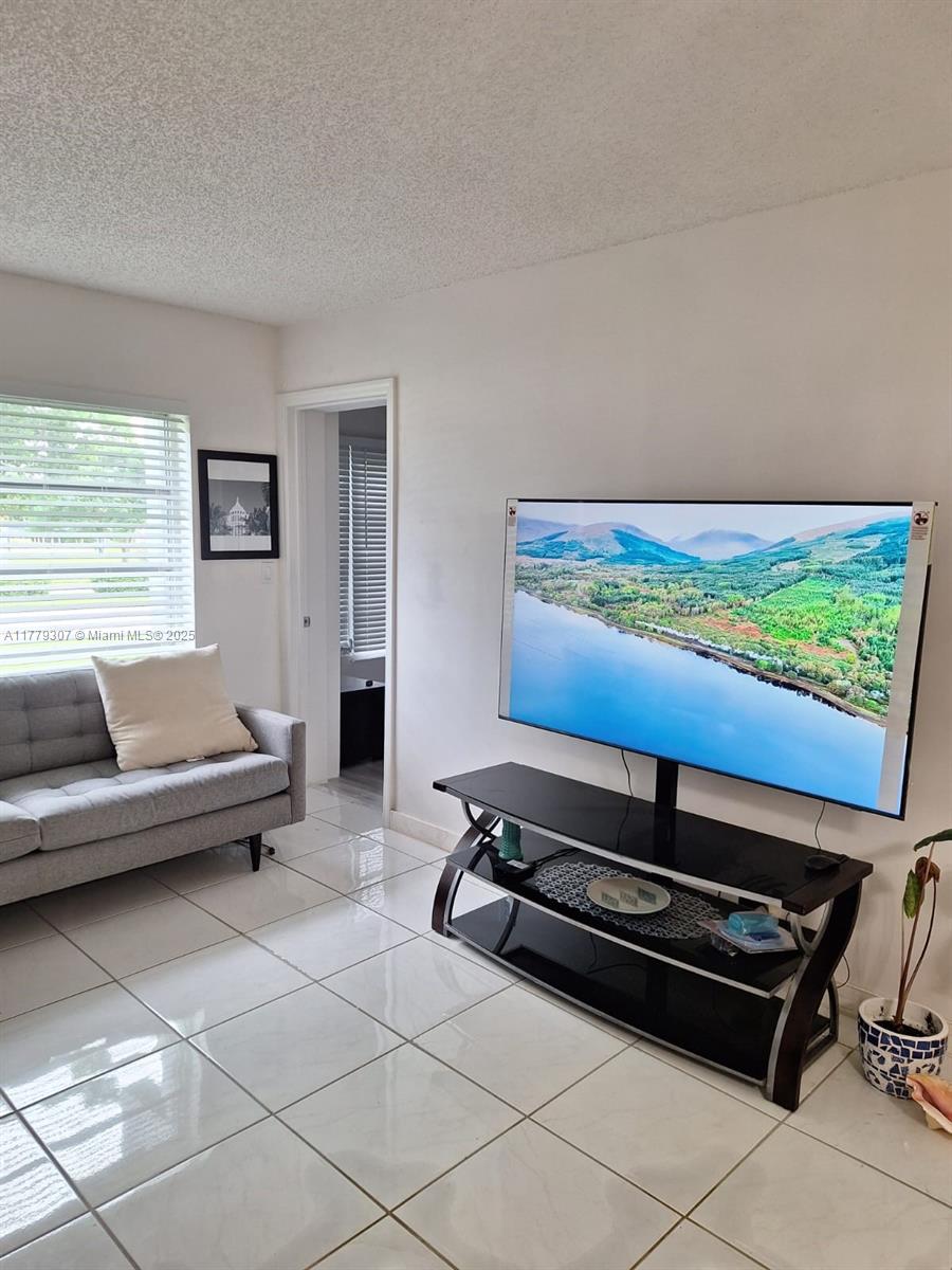 ORIOLE GOLF & TENNIS CLUB - Residential