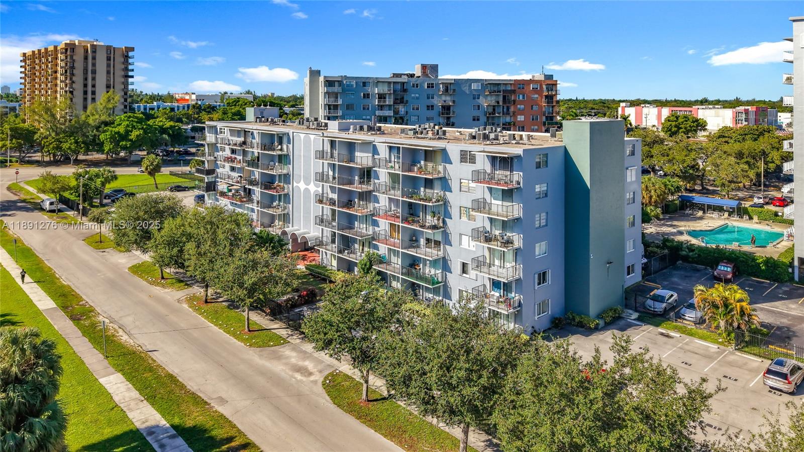 THREE HORIZONS EAST CONDO - Residential