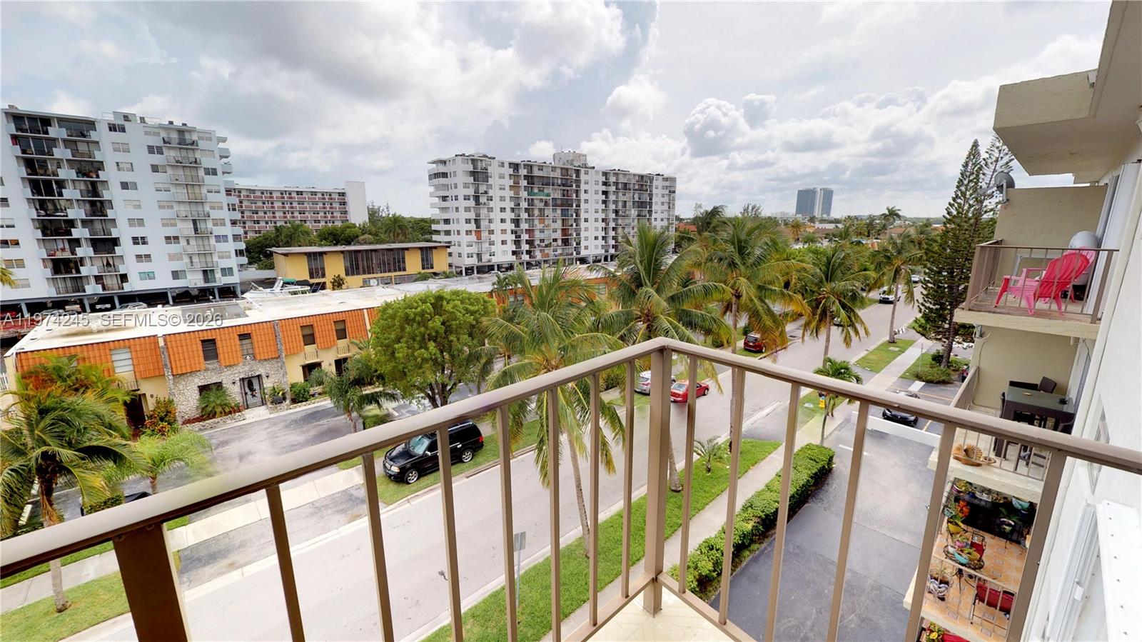 CARIBBEAN HOUSE CONDO - Residential