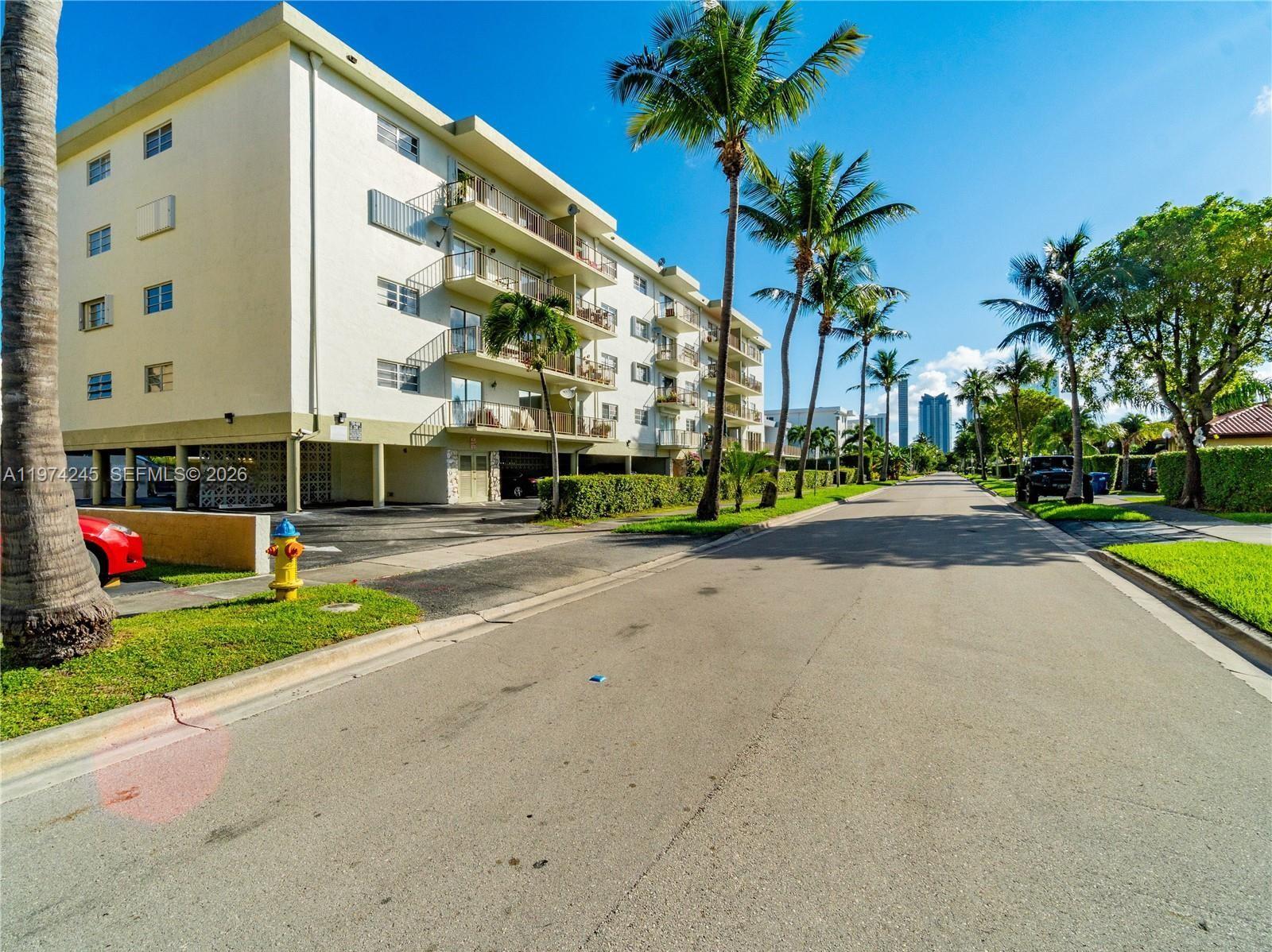 CARIBBEAN HOUSE CONDO - Residential
