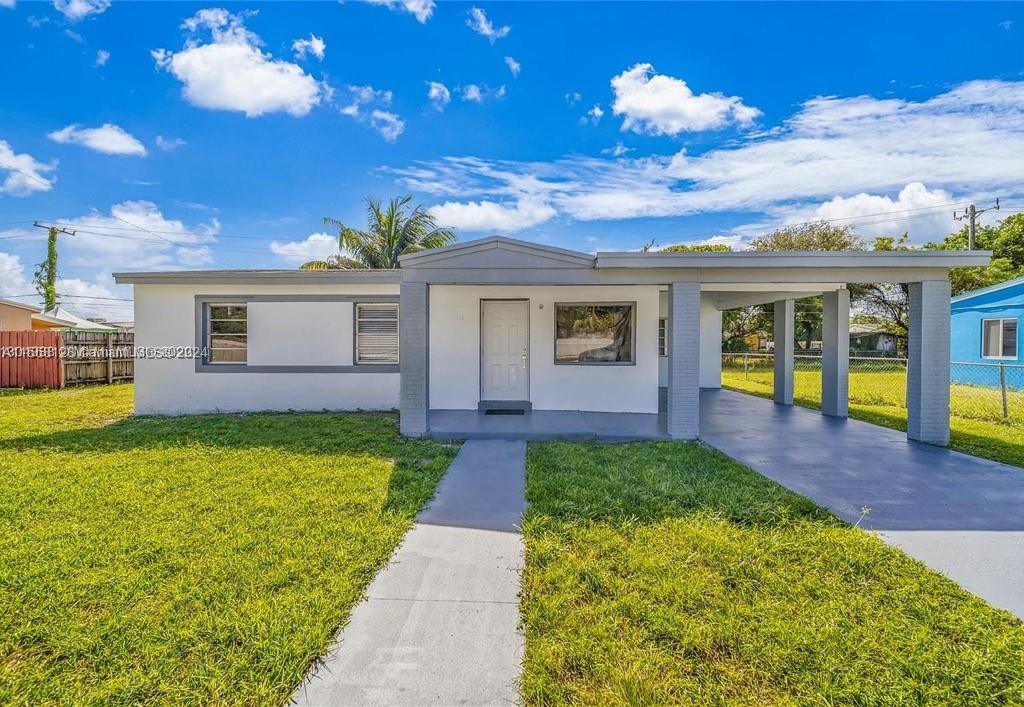 Z Kitchen with Granite Top & Stainless Steel Appliances    Fully Updated Bathrooms And Laundry Room    Huge Front and Backyard with space for 2 or more boats