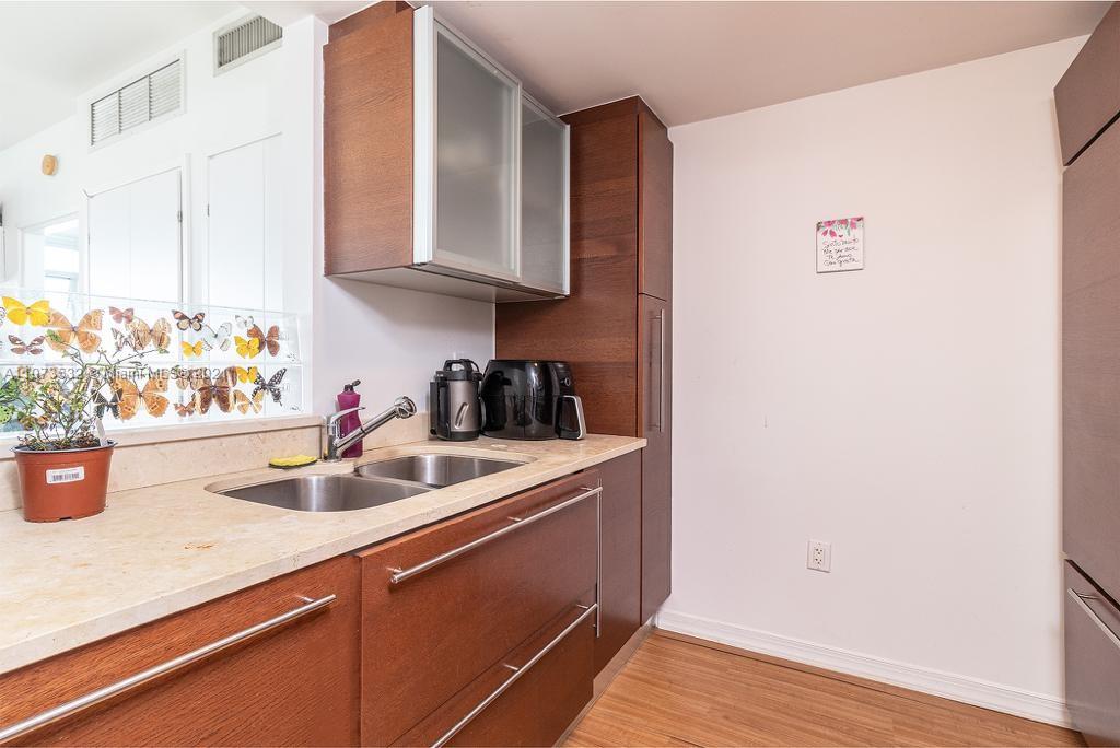ICON CONDO - Residential