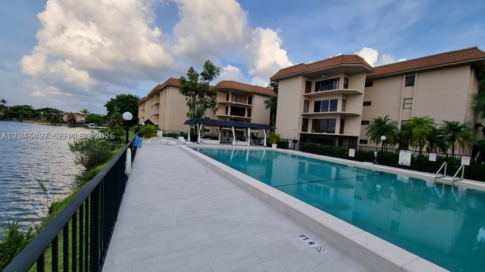 SUMMERTREE VILG CALIF CL - Residential
