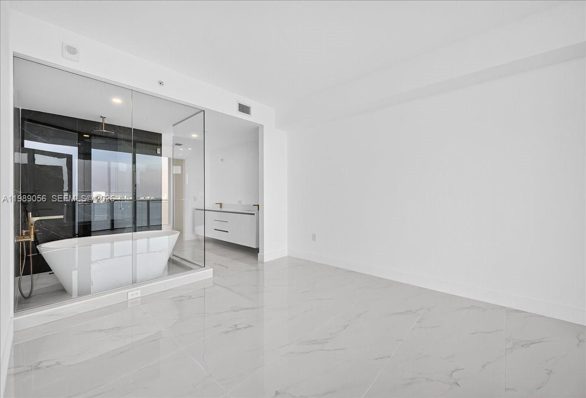 ARIA RESERVE - Residential