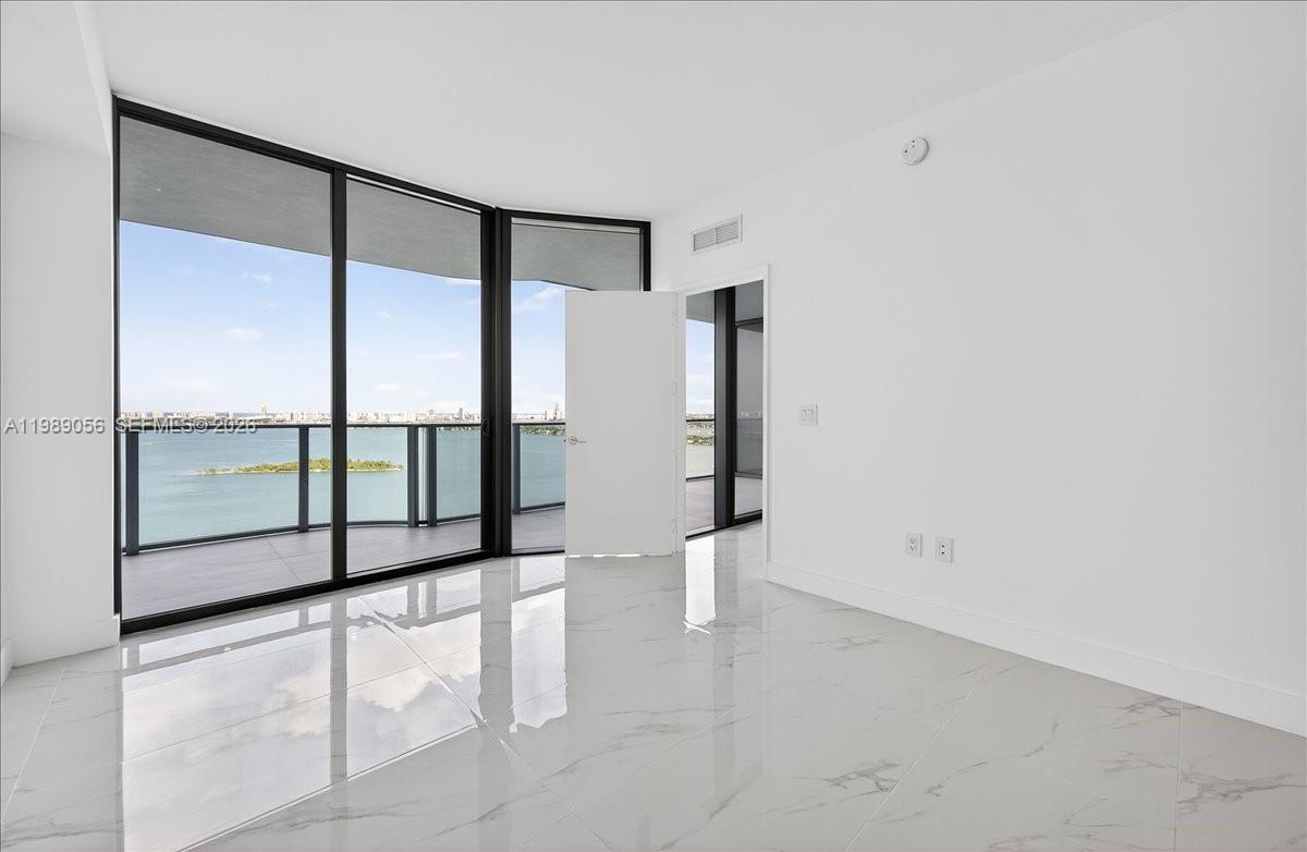 ARIA RESERVE - Residential