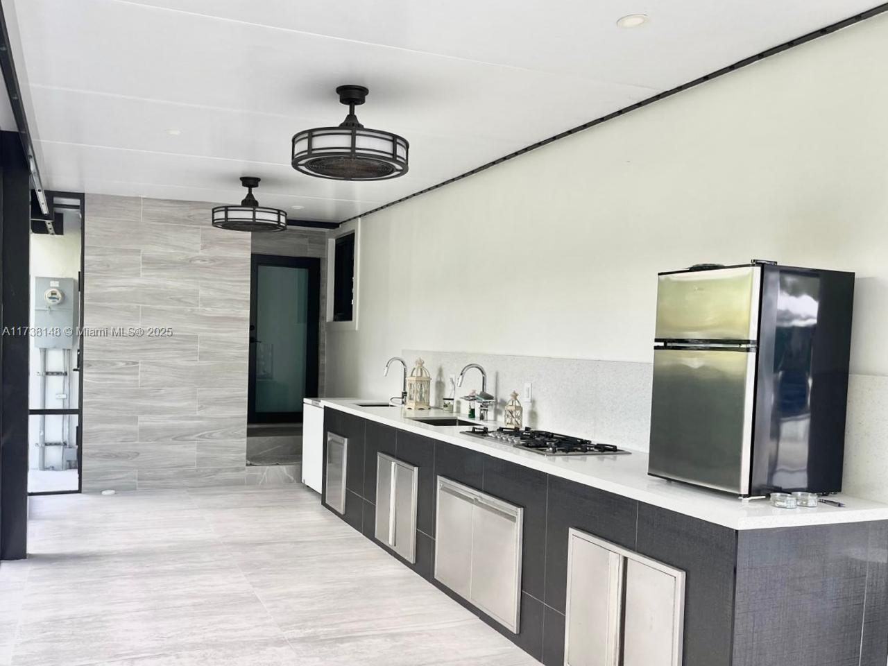 COUNTRY CLUB ESTS SEC 2 - Residential
