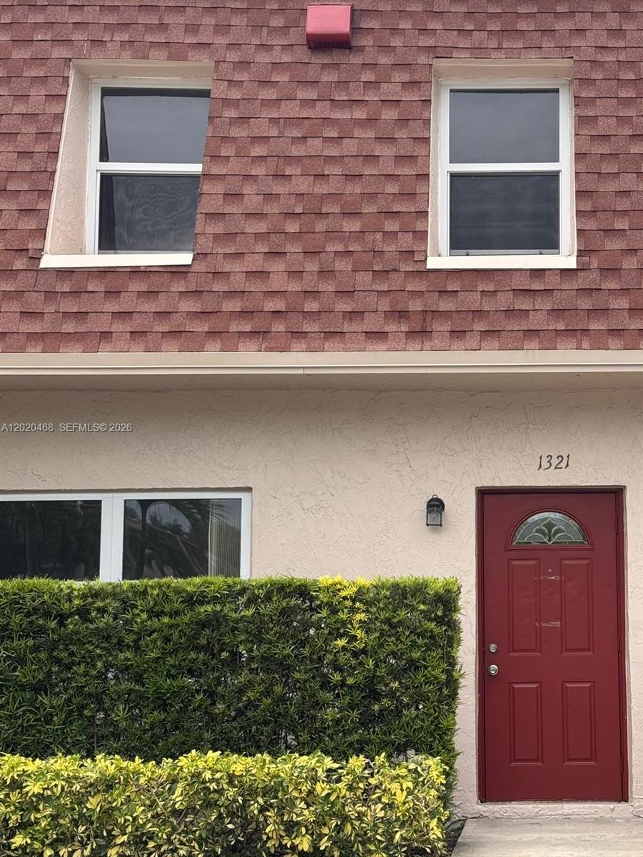 A beautiful townhouse located within a very well-situated gated community, offering both privacy and convenience. Situated just minutes from major highways and shopping centers, it is a mere 20-minute drive from the beach and 5 minutes from I-95. The property is maintained with extreme care and offers access to a variety of community amenities, including a swimming pool, tennis courts, a shuffleboard court, and much more.