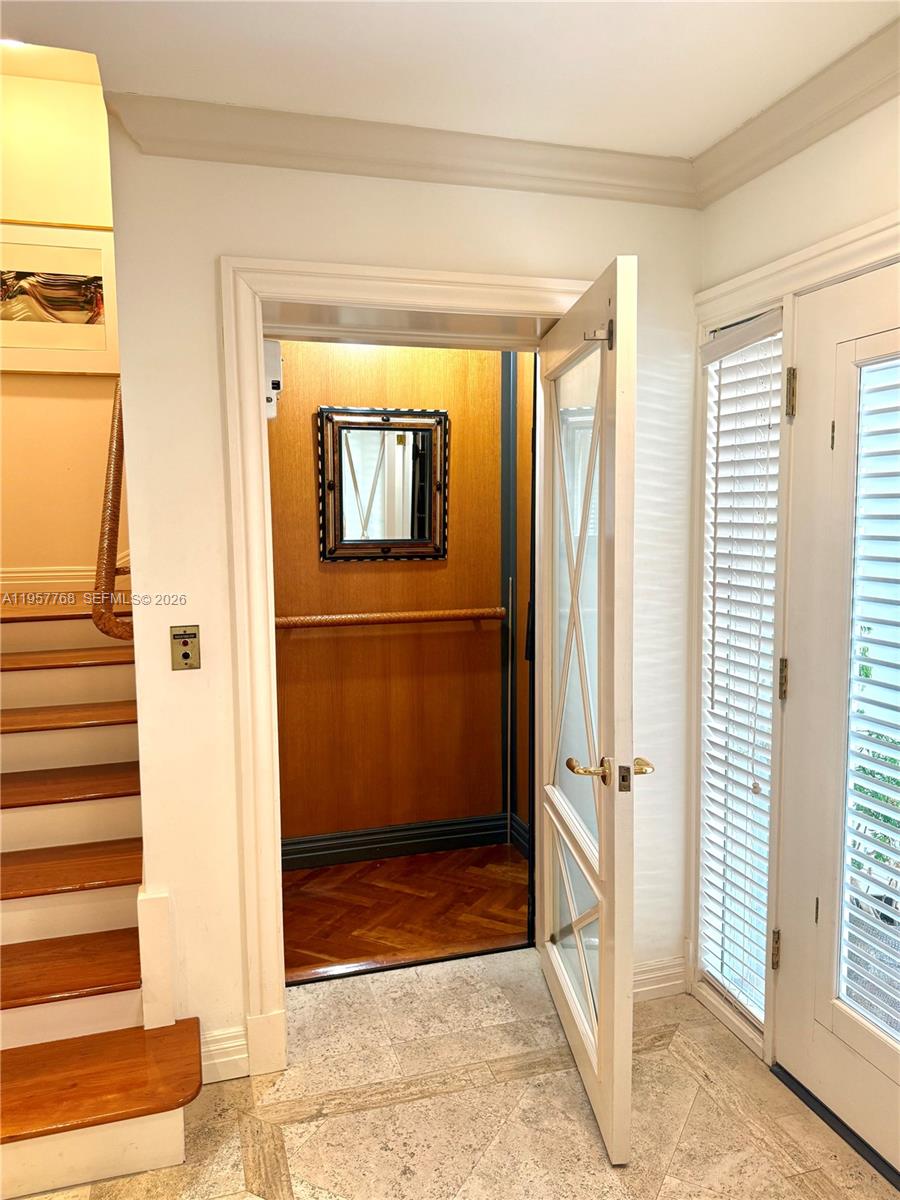 BAYSHORE VILLAS - Residential