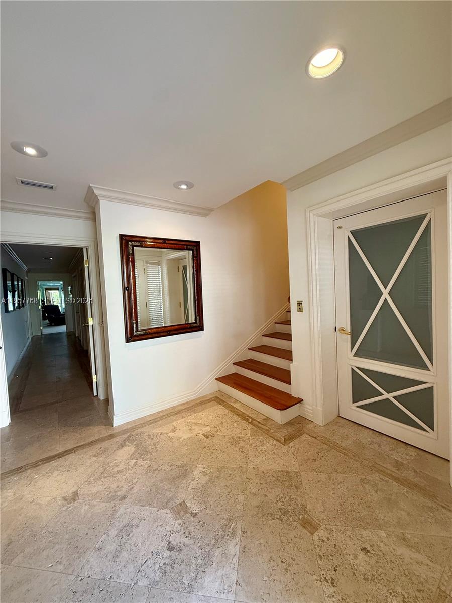 BAYSHORE VILLAS - Residential