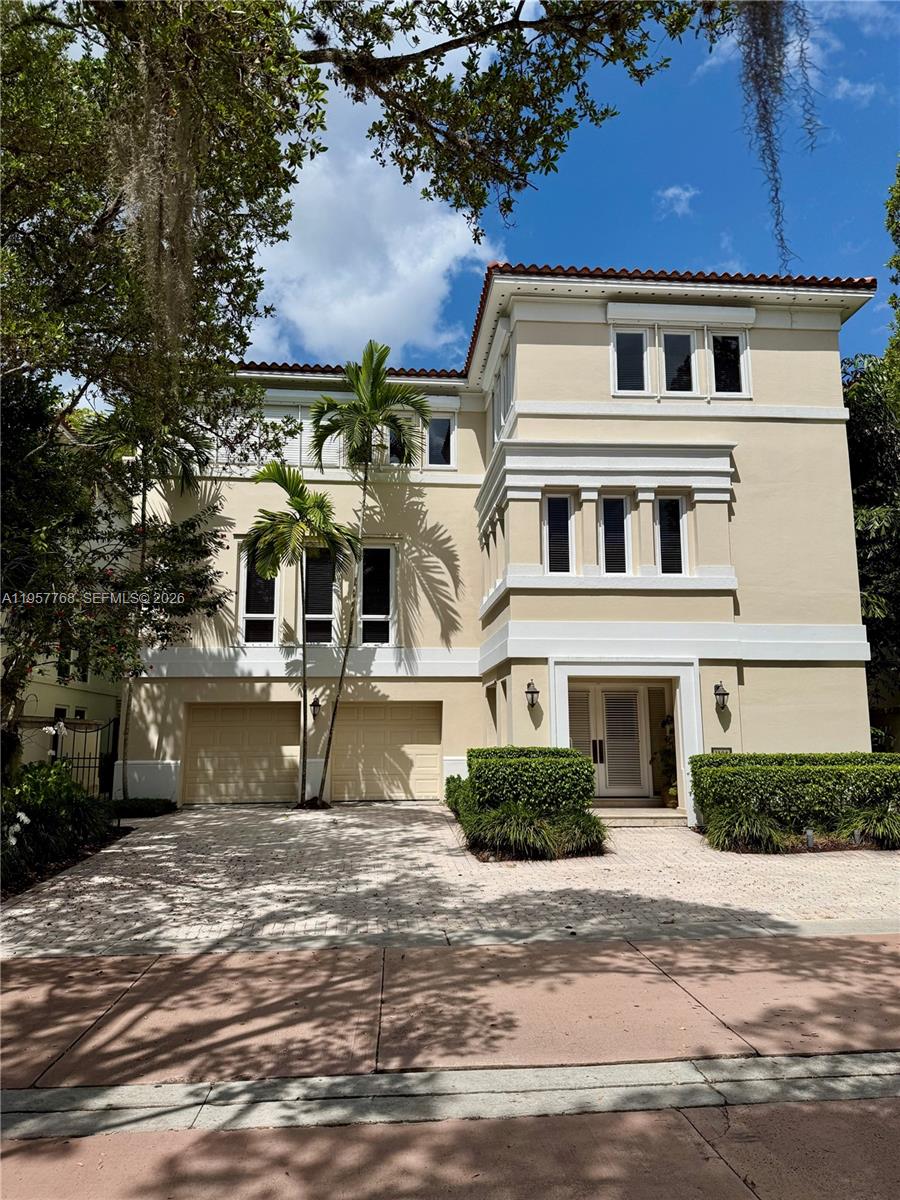 BAYSHORE VILLAS - Residential