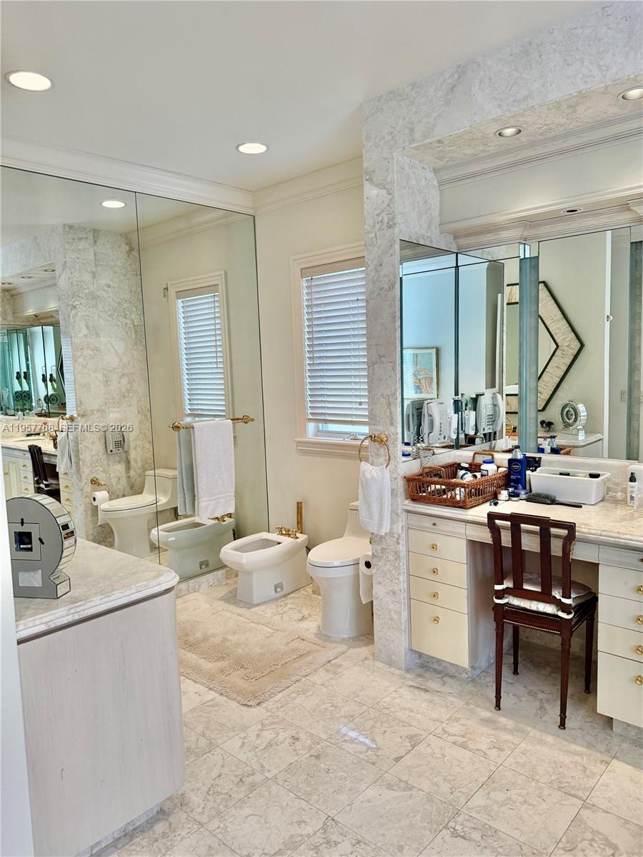 BAYSHORE VILLAS - Residential