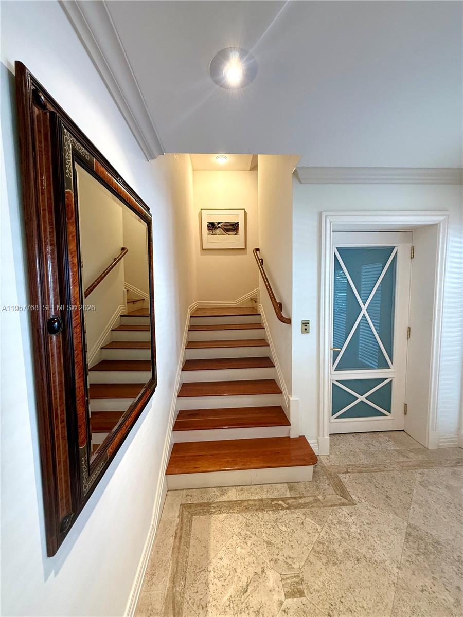 BAYSHORE VILLAS - Residential