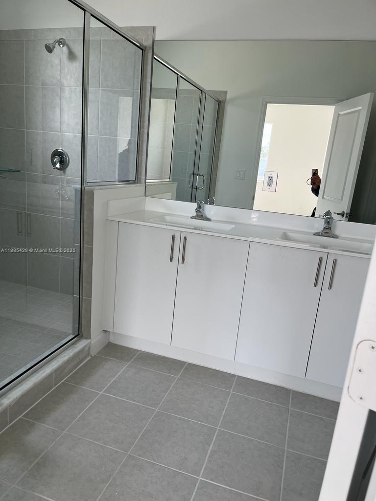 KINGS GROVE - Residential