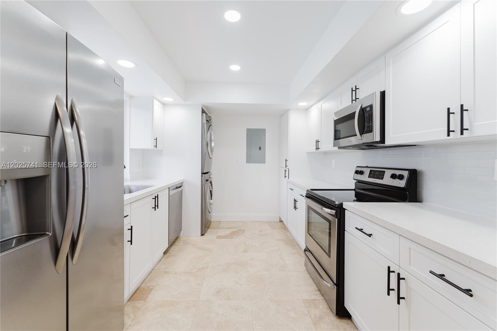 IMPERIAL POINT 2 SEC - Residential Lease