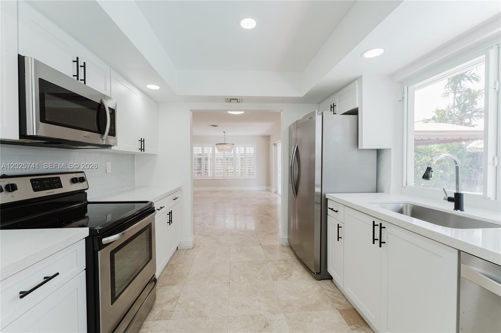 IMPERIAL POINT 2 SEC - Residential Lease