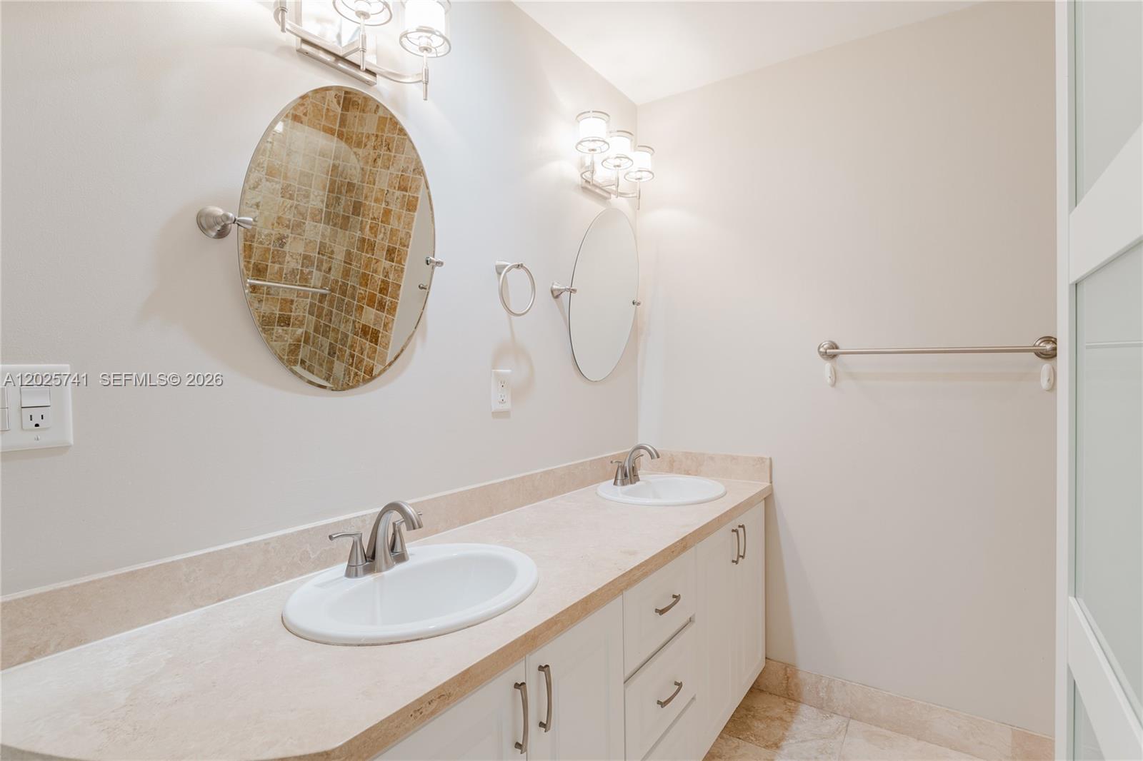 IMPERIAL POINT 2 SEC - Residential Lease