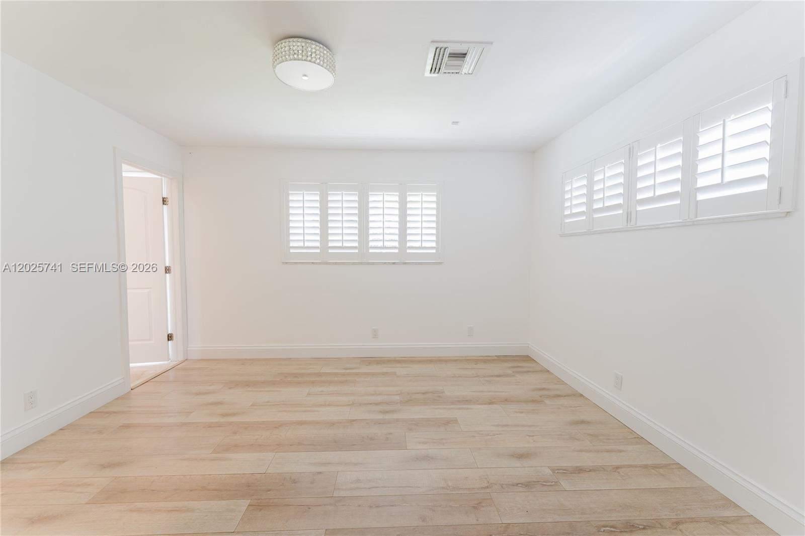 IMPERIAL POINT 2 SEC - Residential Lease
