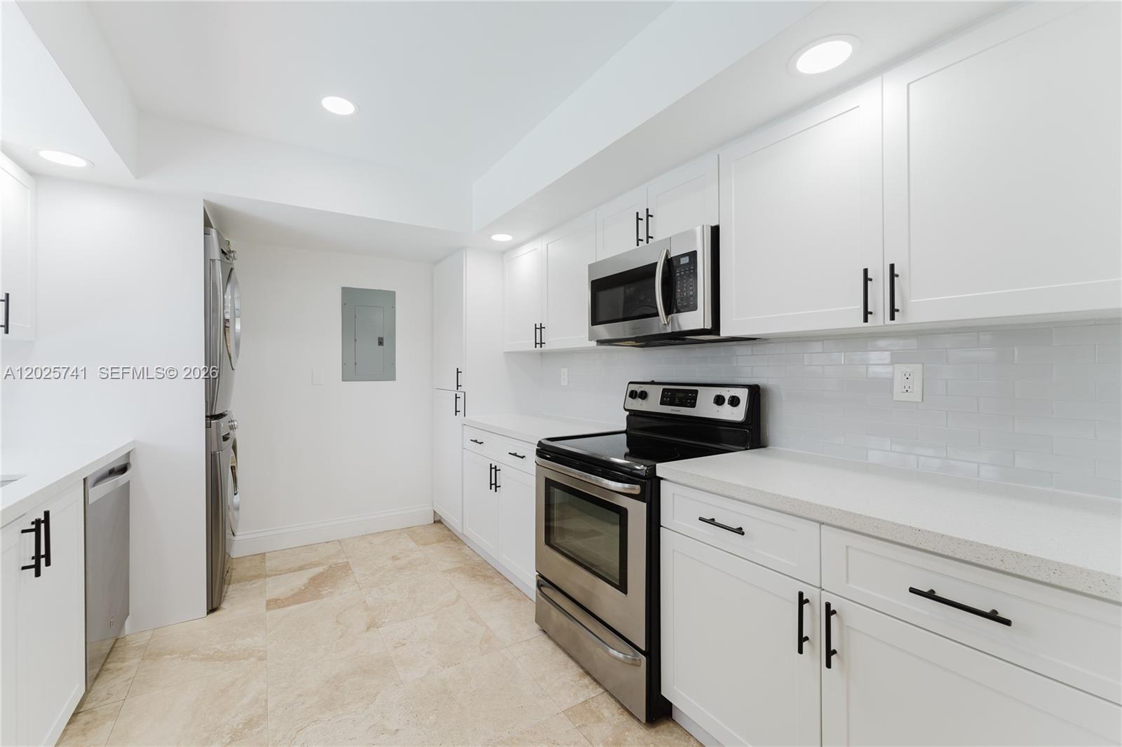 IMPERIAL POINT 2 SEC - Residential Lease